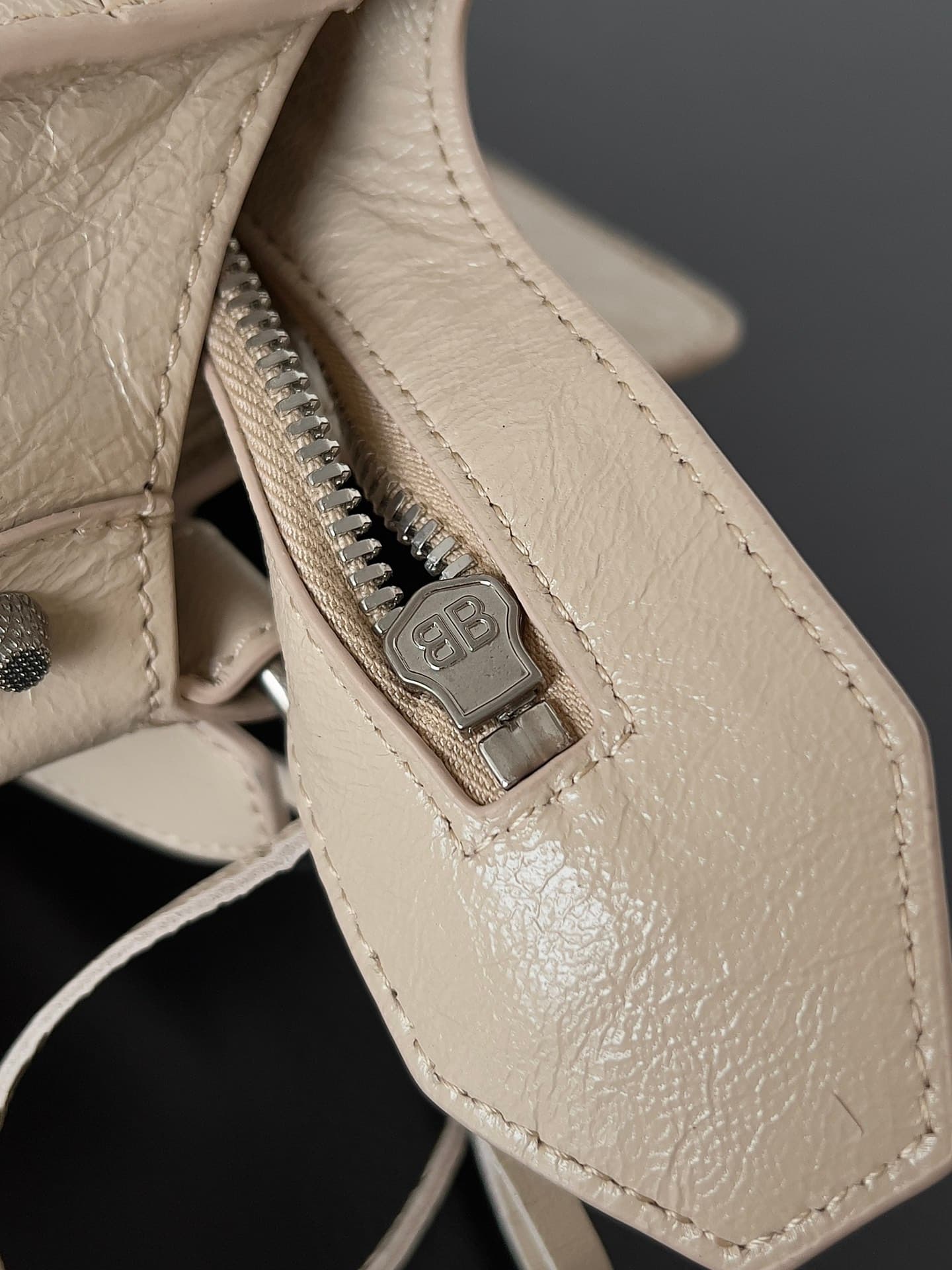 Balenciaga Small Neo Cagole City bag in beige lambskin leather High