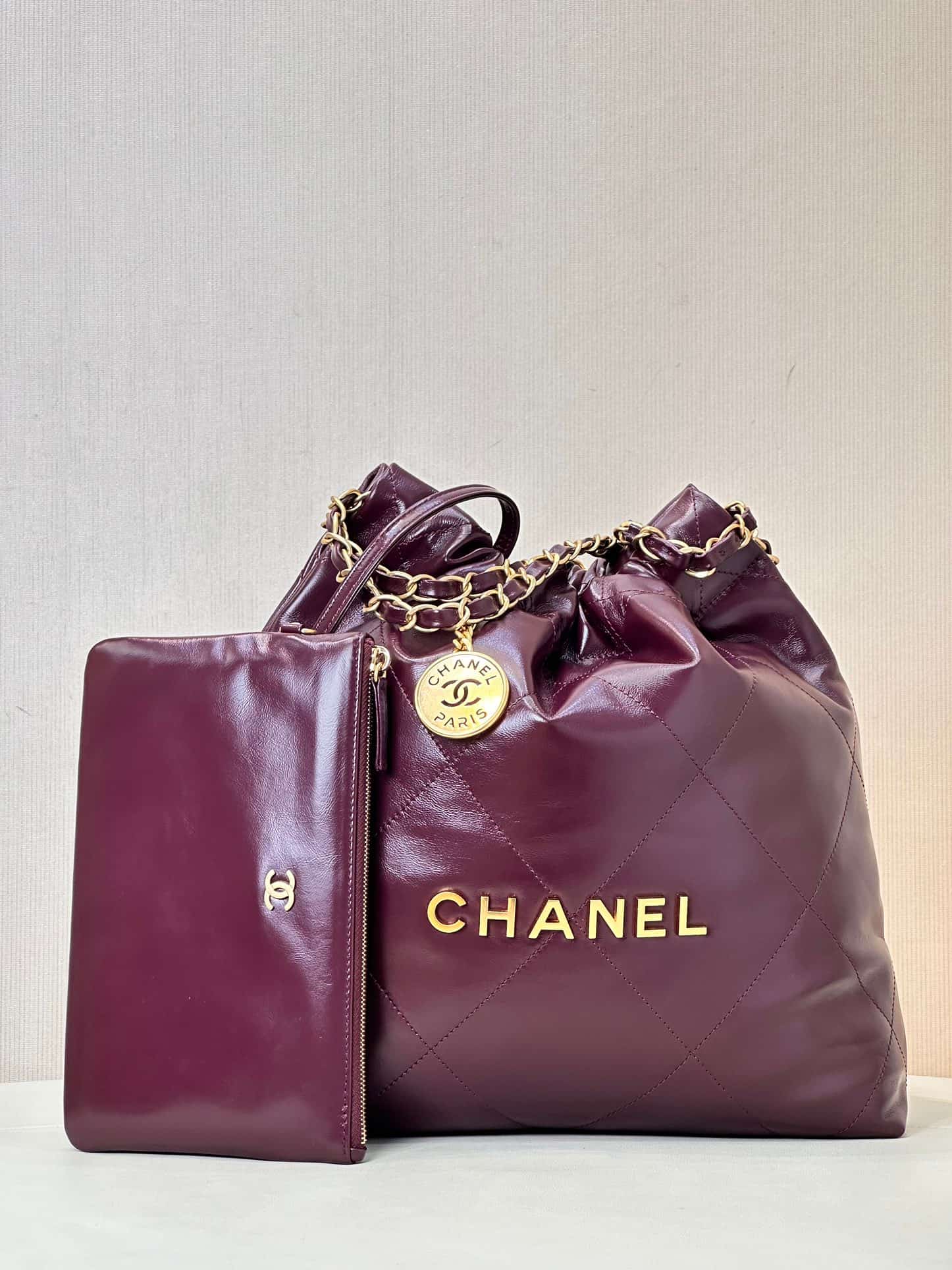 Chanel 22 Small handbag Shiny calfskin & gold-tone metal AS3260 Burgundy TOP