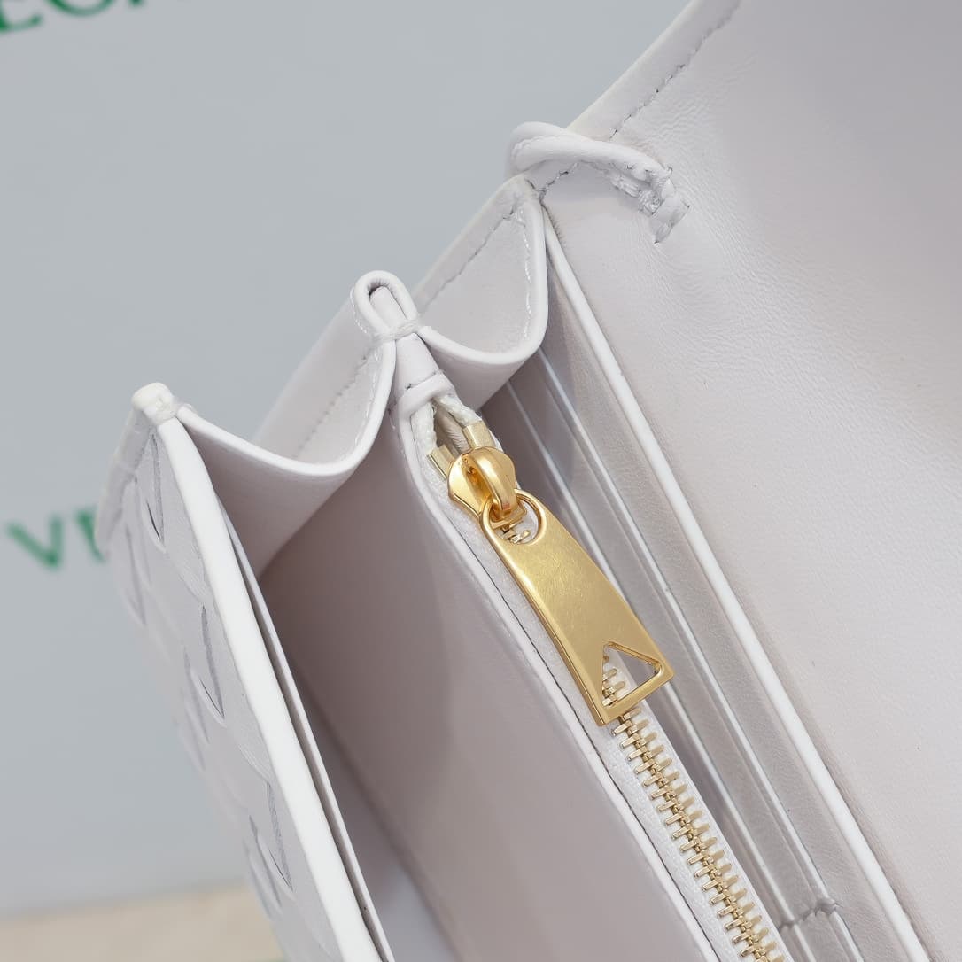 BV Andiamo Clutch Chalk High
