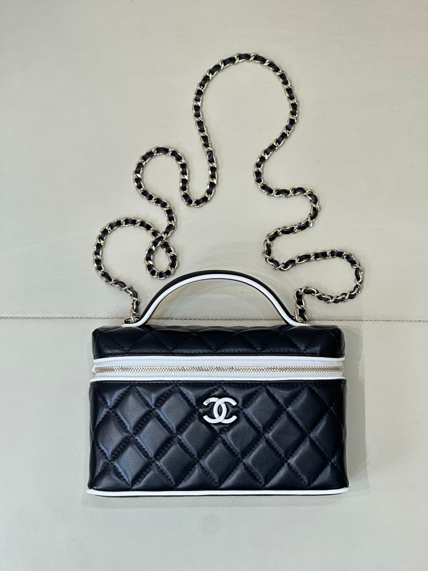 Chanel Vanity with Chain Lambskin & Gold-Tone Metal Black AP5240 TOP