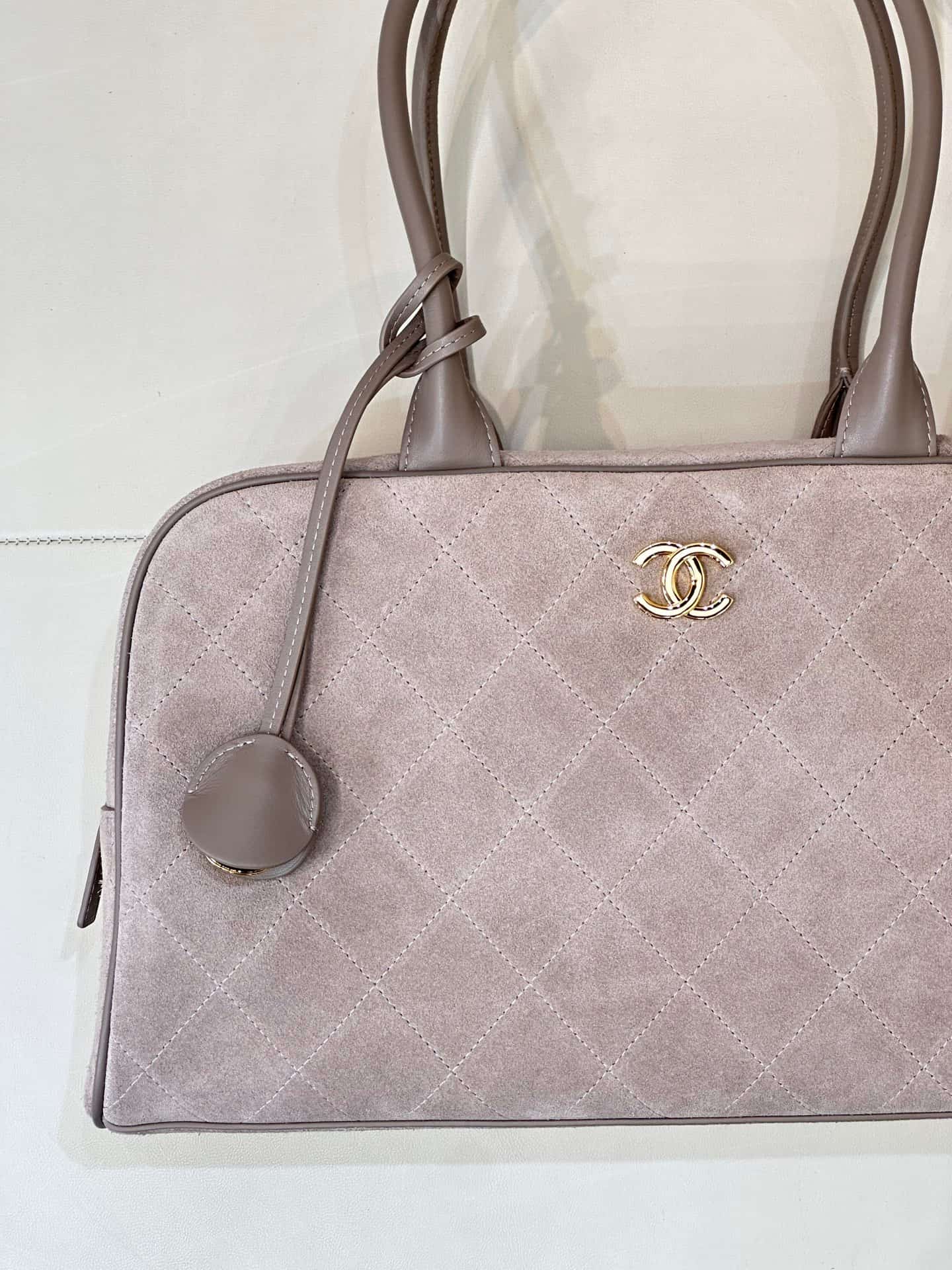 Chanel Maxi bowling bag Suede calfskin & Gold-Tone Metal Grey AS6211 TOP