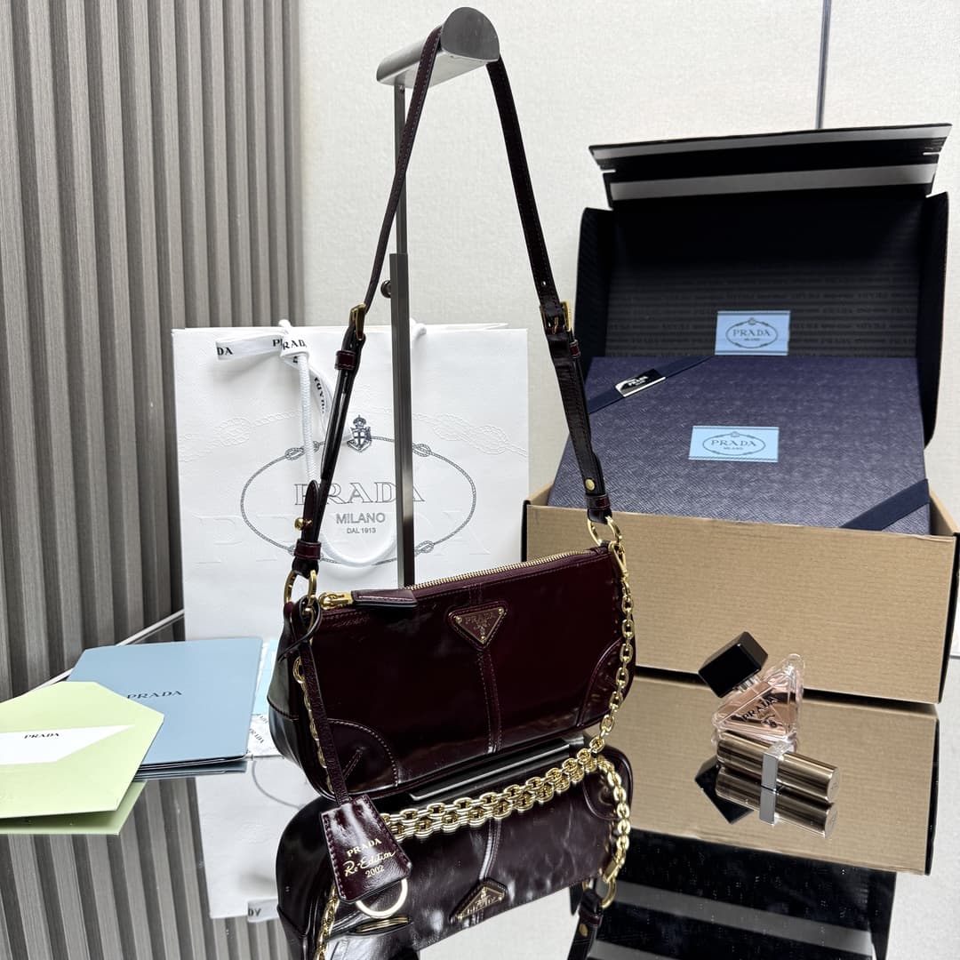 Prada Re-Edition 2002 medium leather shoulder bag 1BC221 High