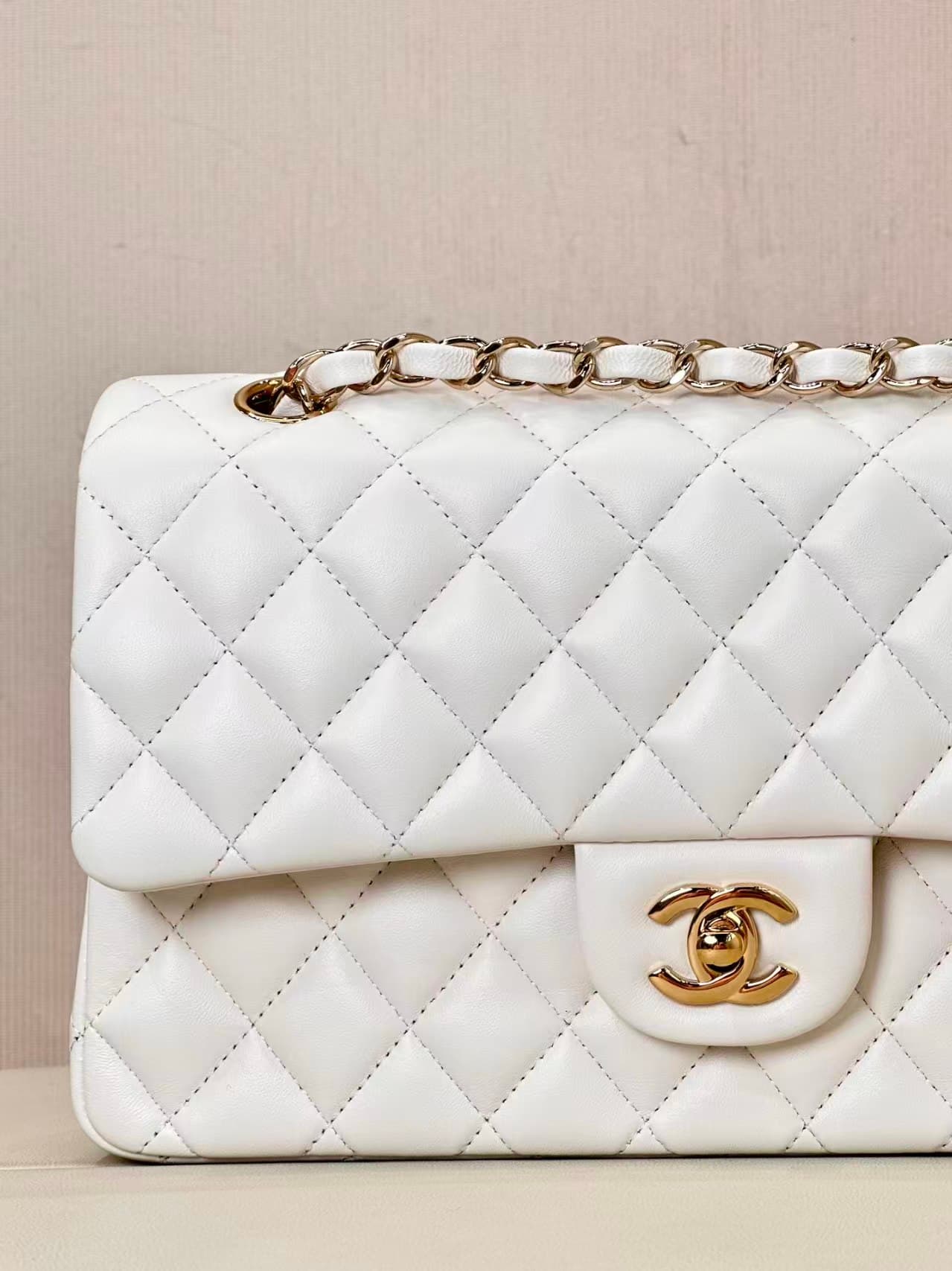 Chanel Medium CLASSIC HANDBAG Lambskin Gold-Tone Metal White TOP
