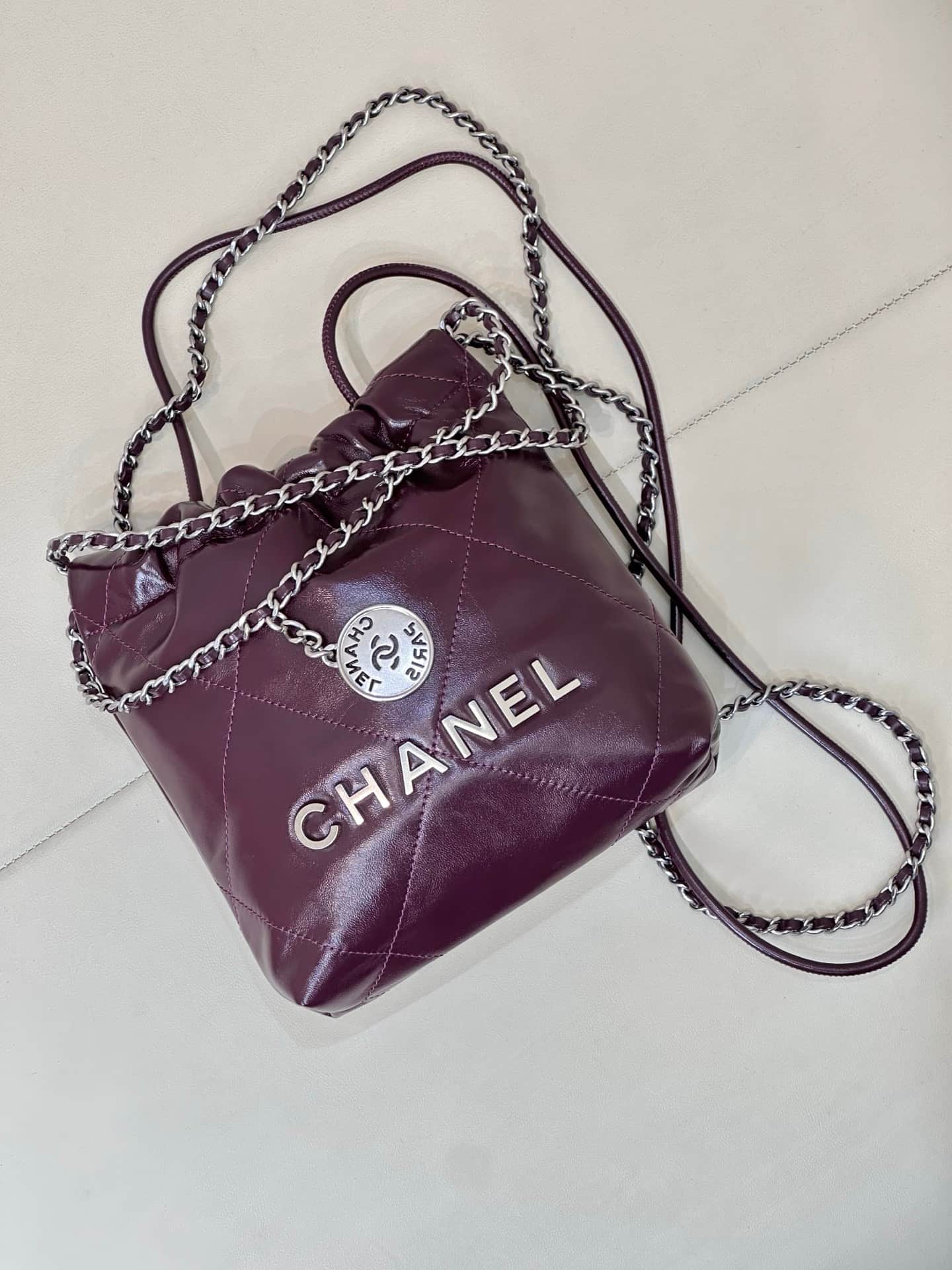 Chanel 22 MINI HANDBAG Shiny Calfskin Burgundy & Silver-Tone Metal AS3980 TOP