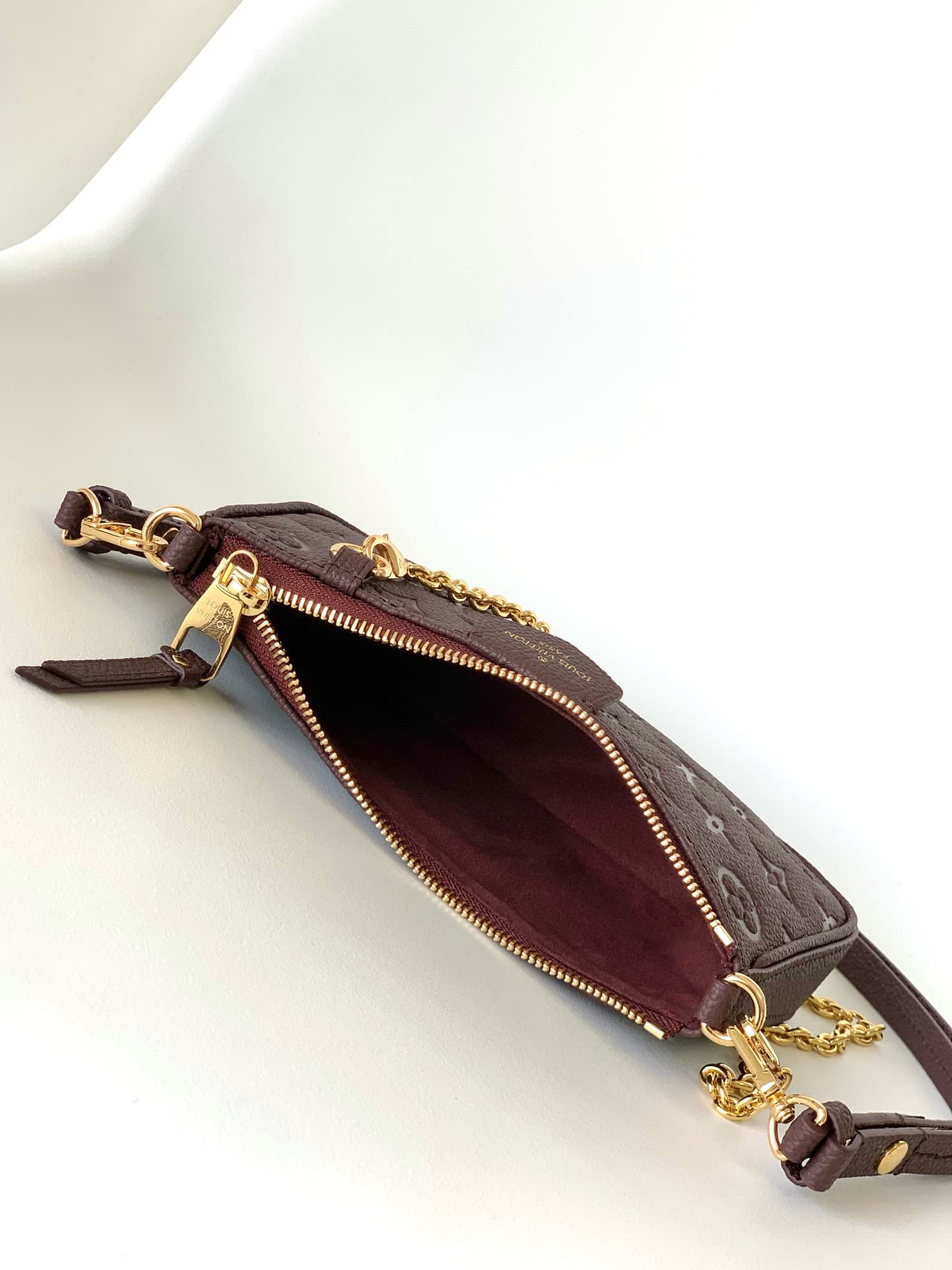 Louis Vuitton EASY POUCH ON STRAP Monogram Empreinte Leather M81862 High