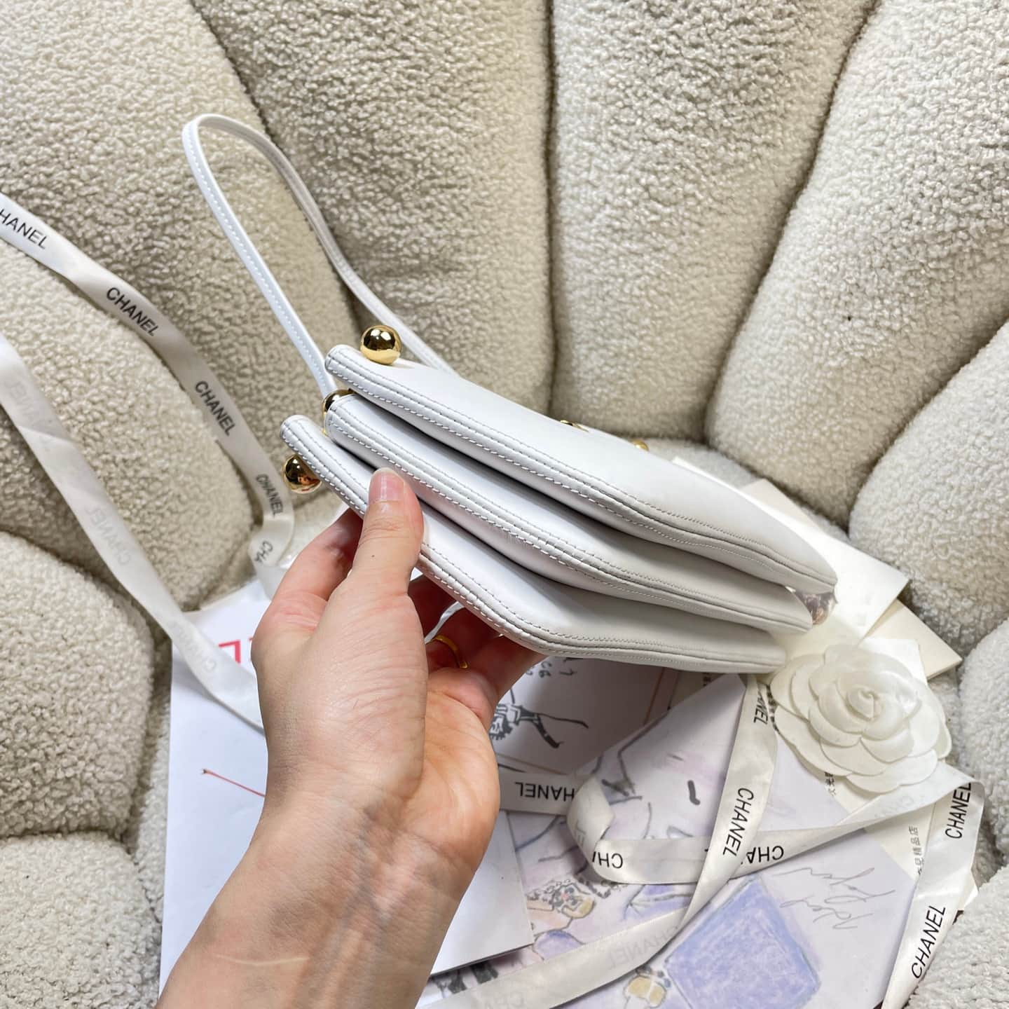 Chanel Shoulder Bag Shiny Calfskin& Gold-Tone Metal White AS6238 High
