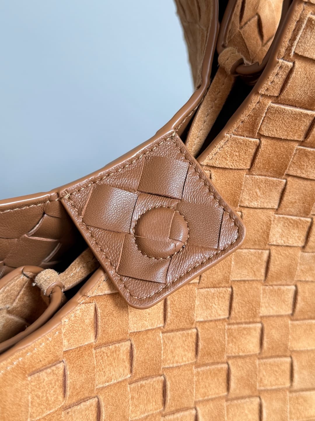 Bottega Veneta Large Campana shoulder bag suede in Beige TOP