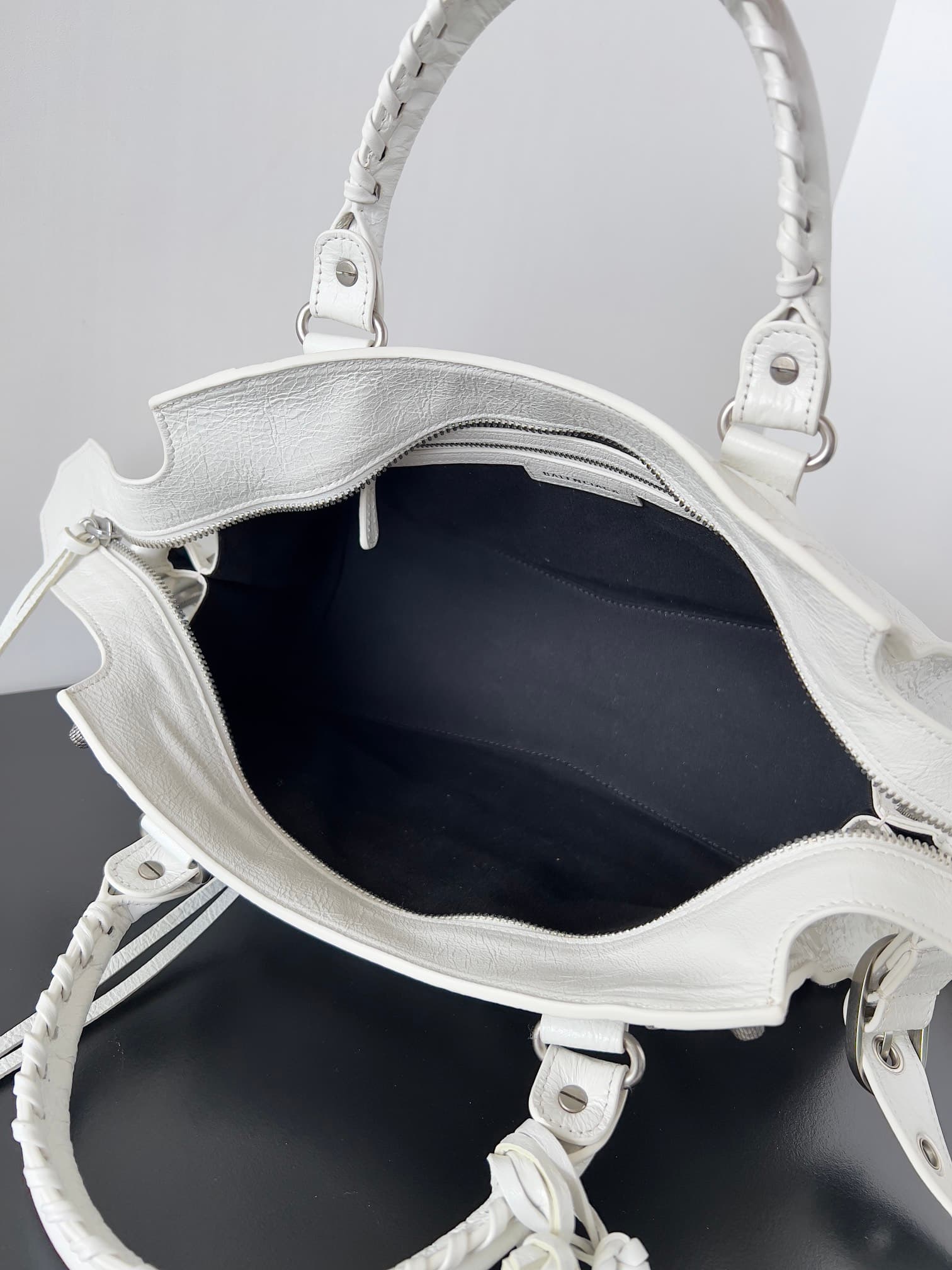 Balenciaga Medium Neo Cagole City bag in White lambskin leather High
