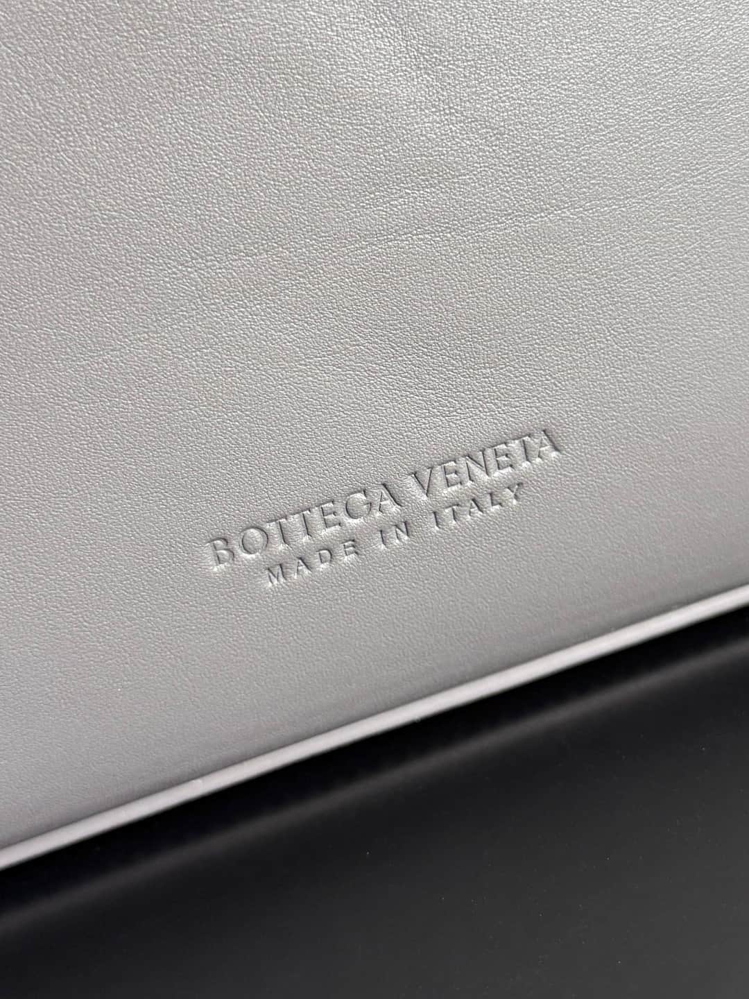BV Andiamo Large tote bag in grey calfskin leather TOP