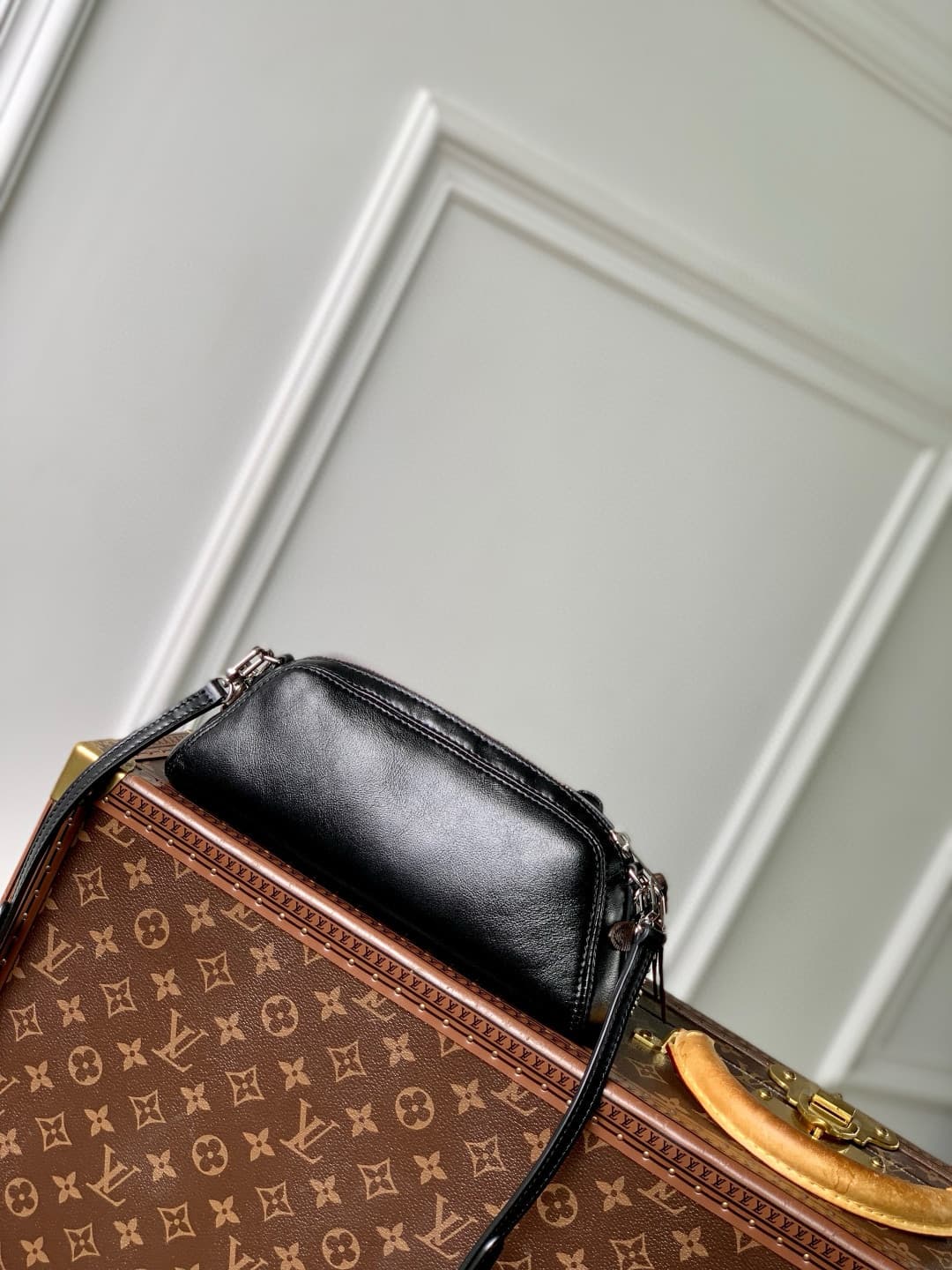 Louis Vuitton  Pochette Vibe Black Lambskin leather M14544 High