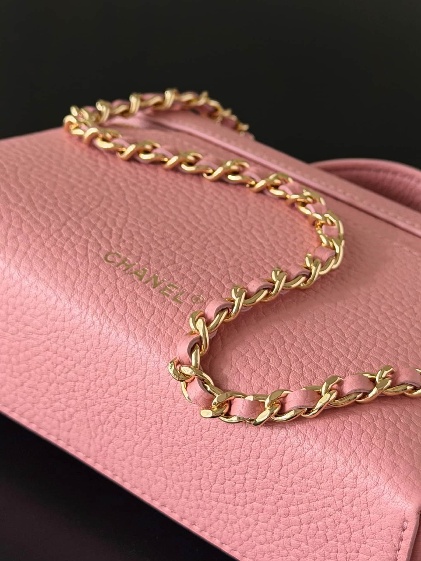 Chanel Small Vanity with chain Grained Calfskin & Gold-Tone Metal Pink AS5346 A
