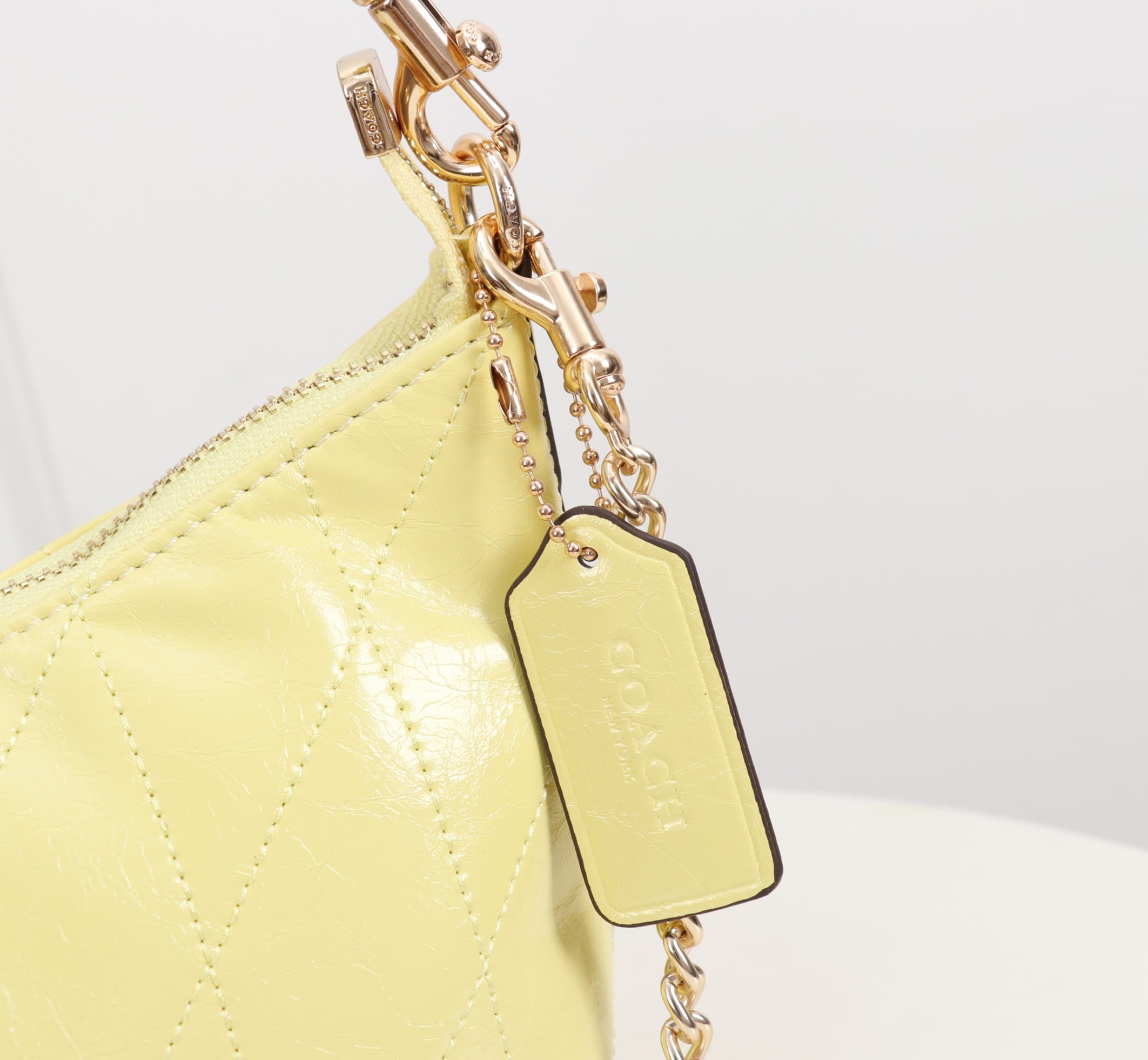 Coach Caitlin Shoulder Bag With Quilting Glazed leather/Gold/Soft Yellow High