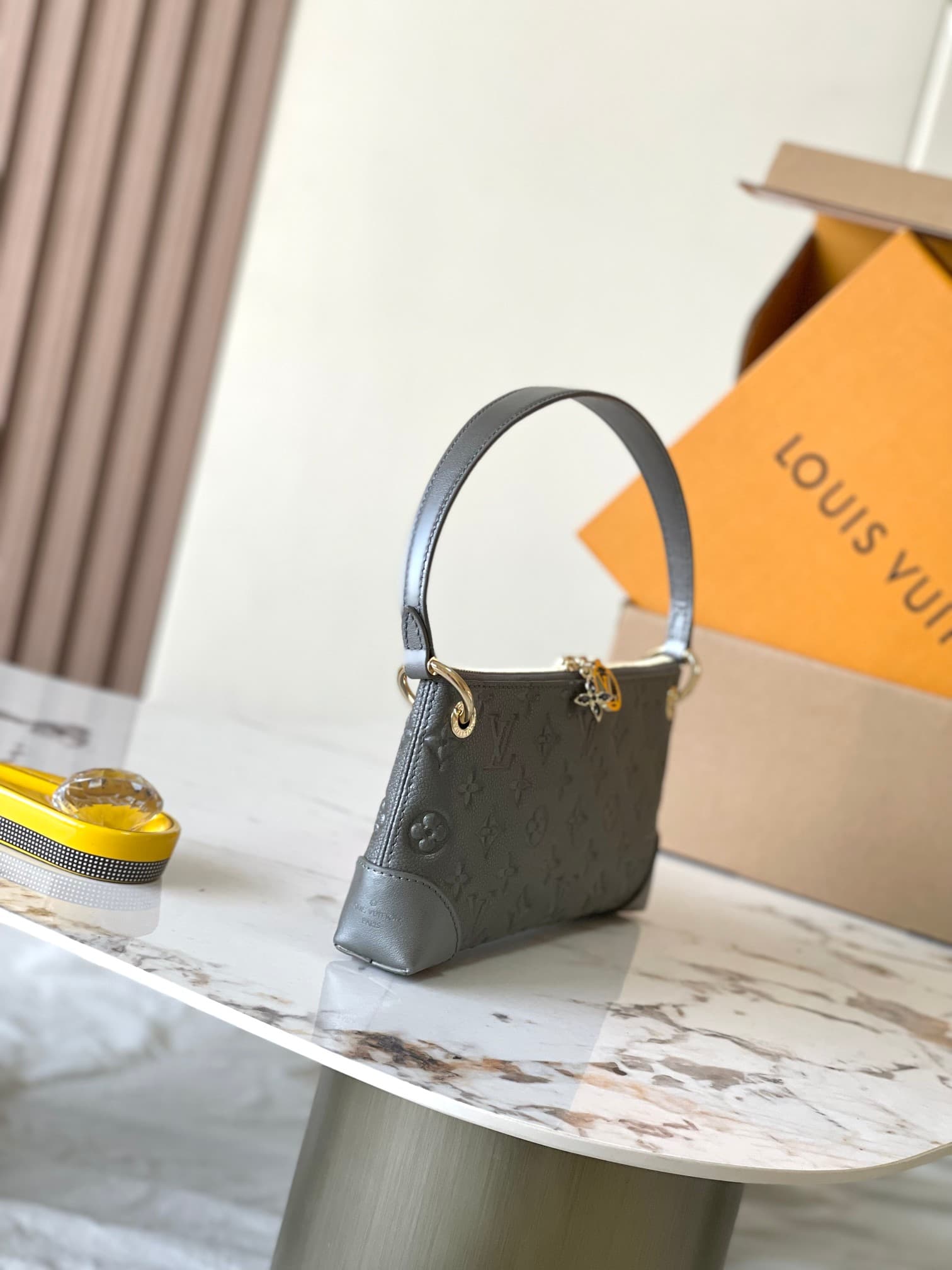 Louis Vuitton Pochette Sèvres Supple grained cowhide leather M12174 Top