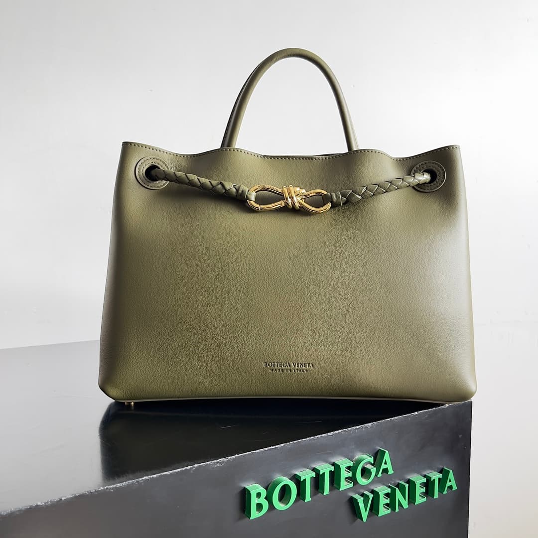 Bottega Veneta Andiamo tote bag in green calfskin leather TOP