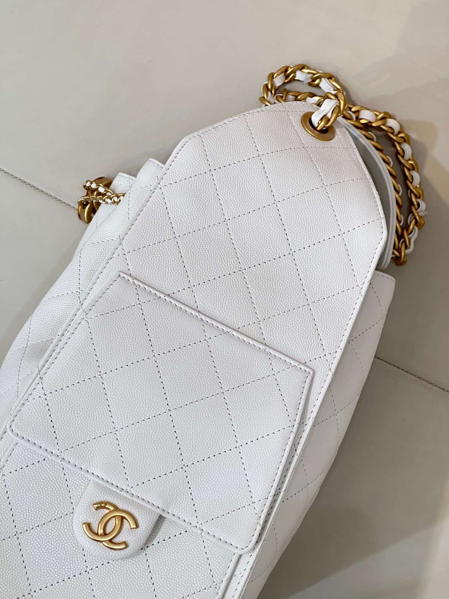 Chanel 25 Medium Hobo handbag AS5311 Grained Calfskin & Gold-tone Metal White TOP