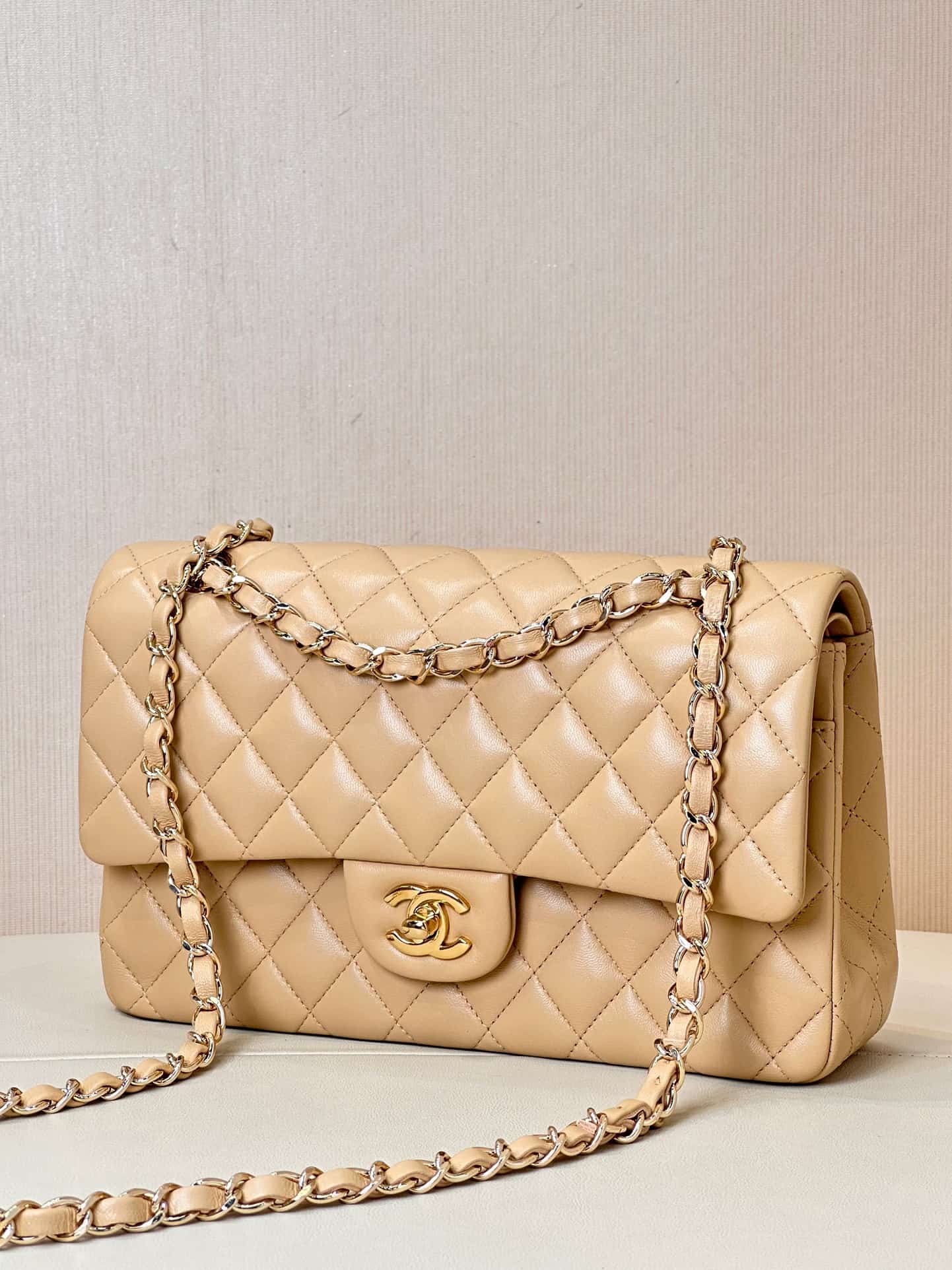 Chanel Medium CLASSIC HANDBAG Lambskin Gold-Tone Metal Nude TOP