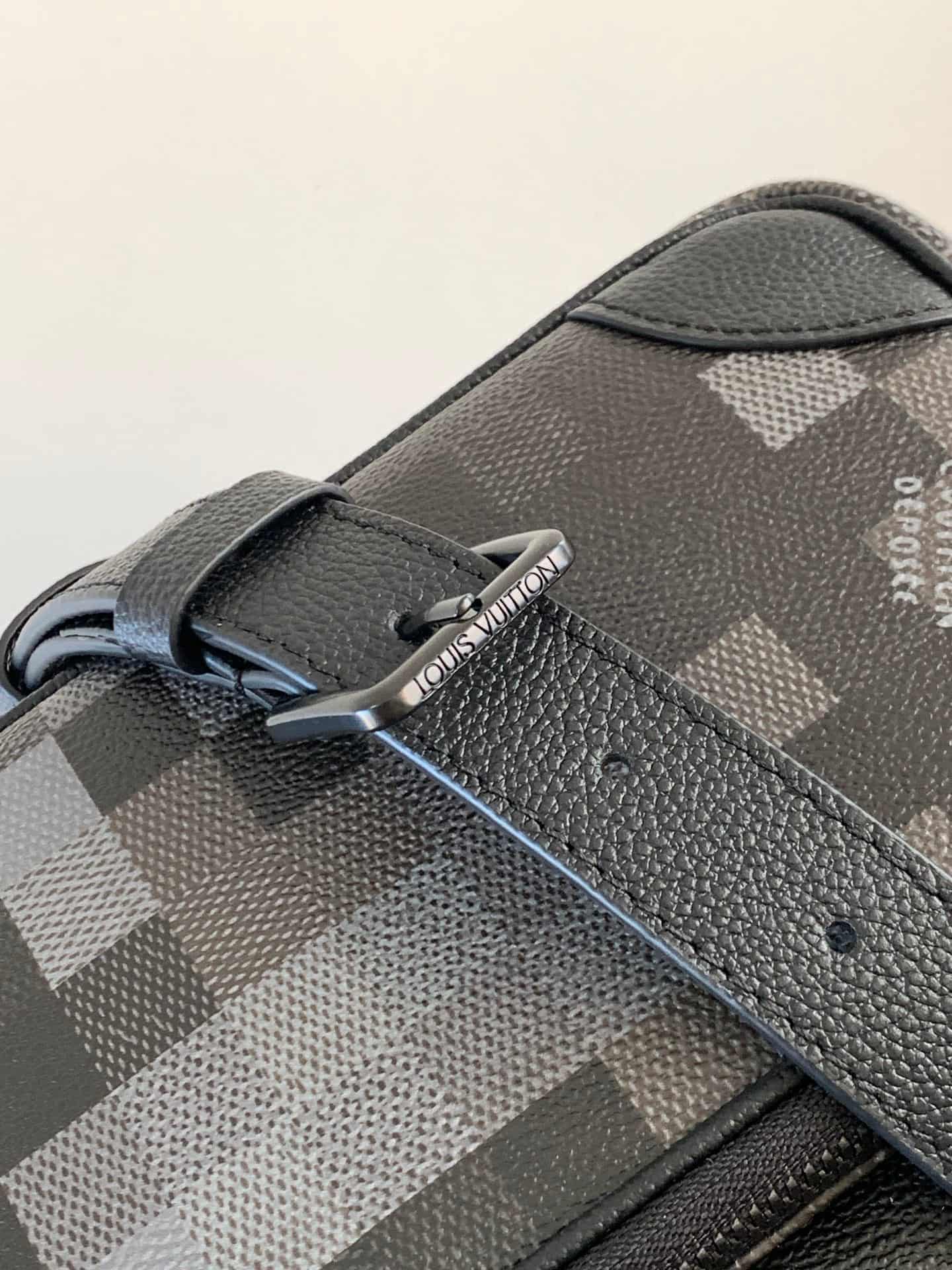 Louis Vuitton Nil Messenger Damoflage Black coated canvas M14988 High