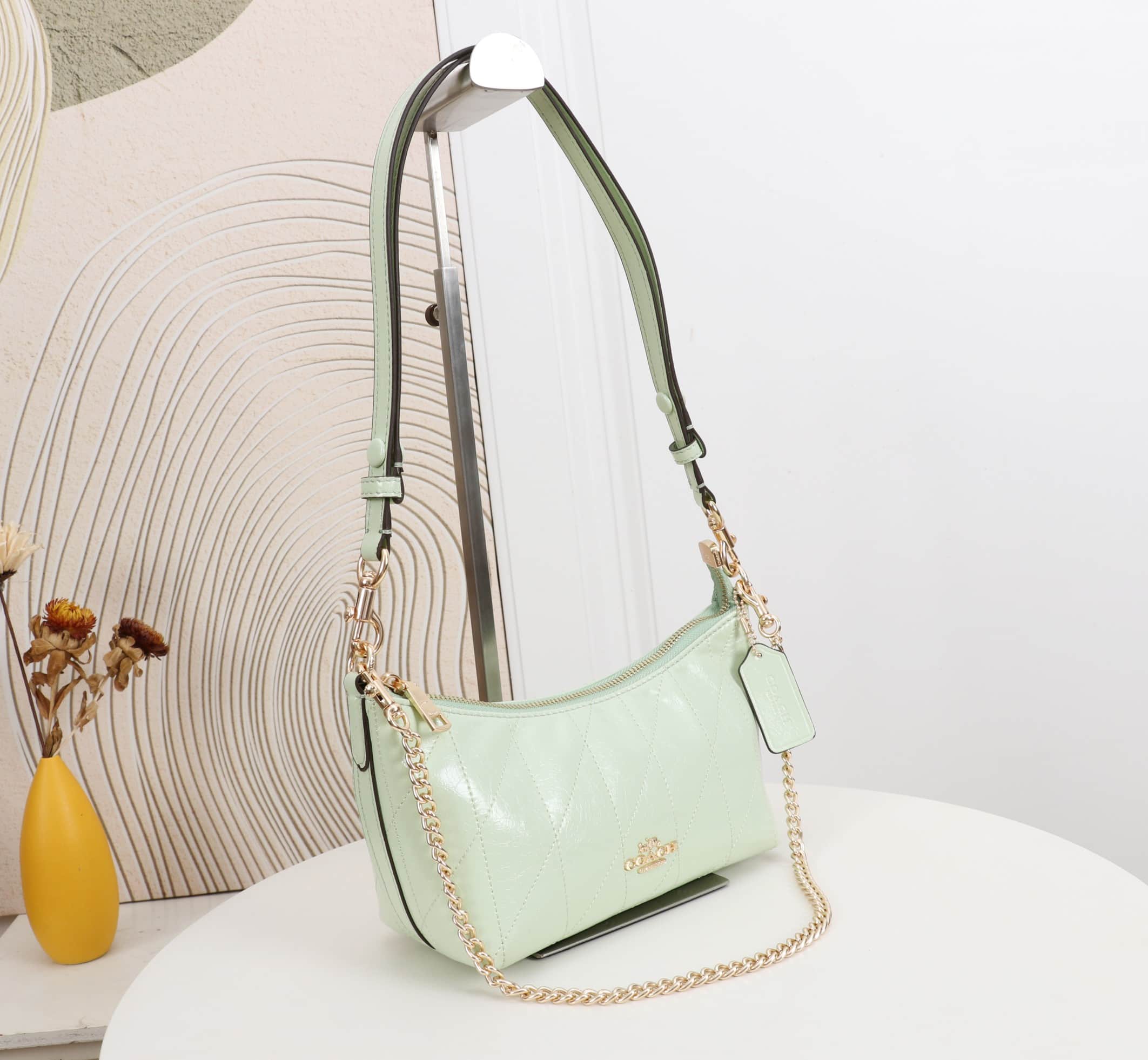 Coach Caitlin Shoulder Bag With Quilting Glazed leather/Gold/Green High