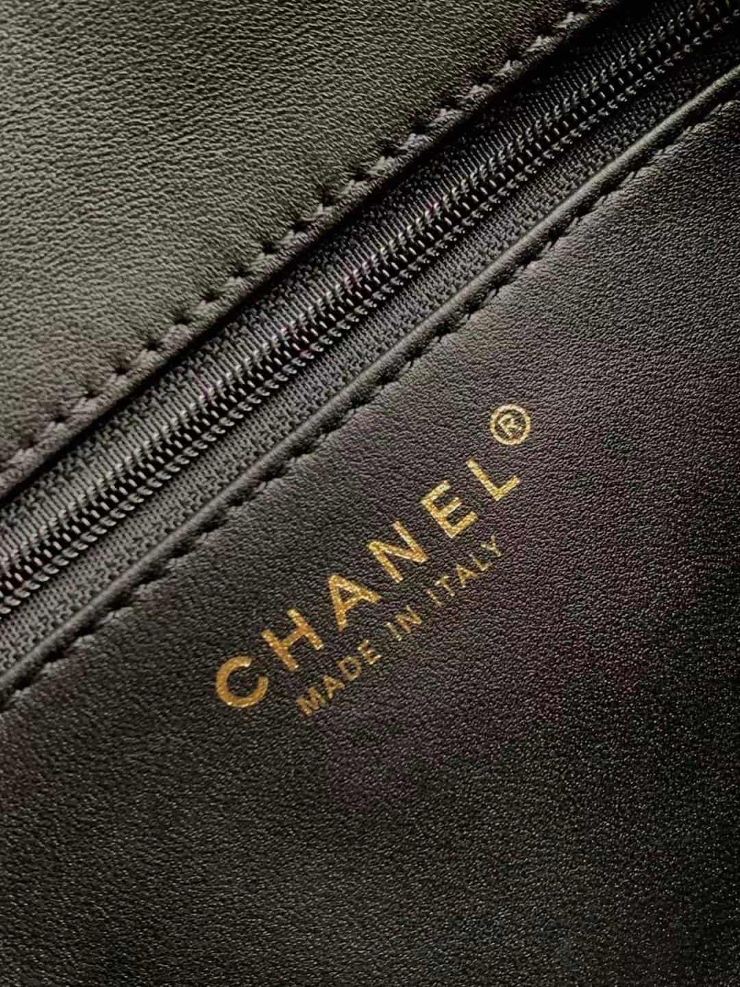 Chanel Small Shearling Flap Bag in Black lambskin with beige shearling & Gold-Tone Metal AS5149 A
