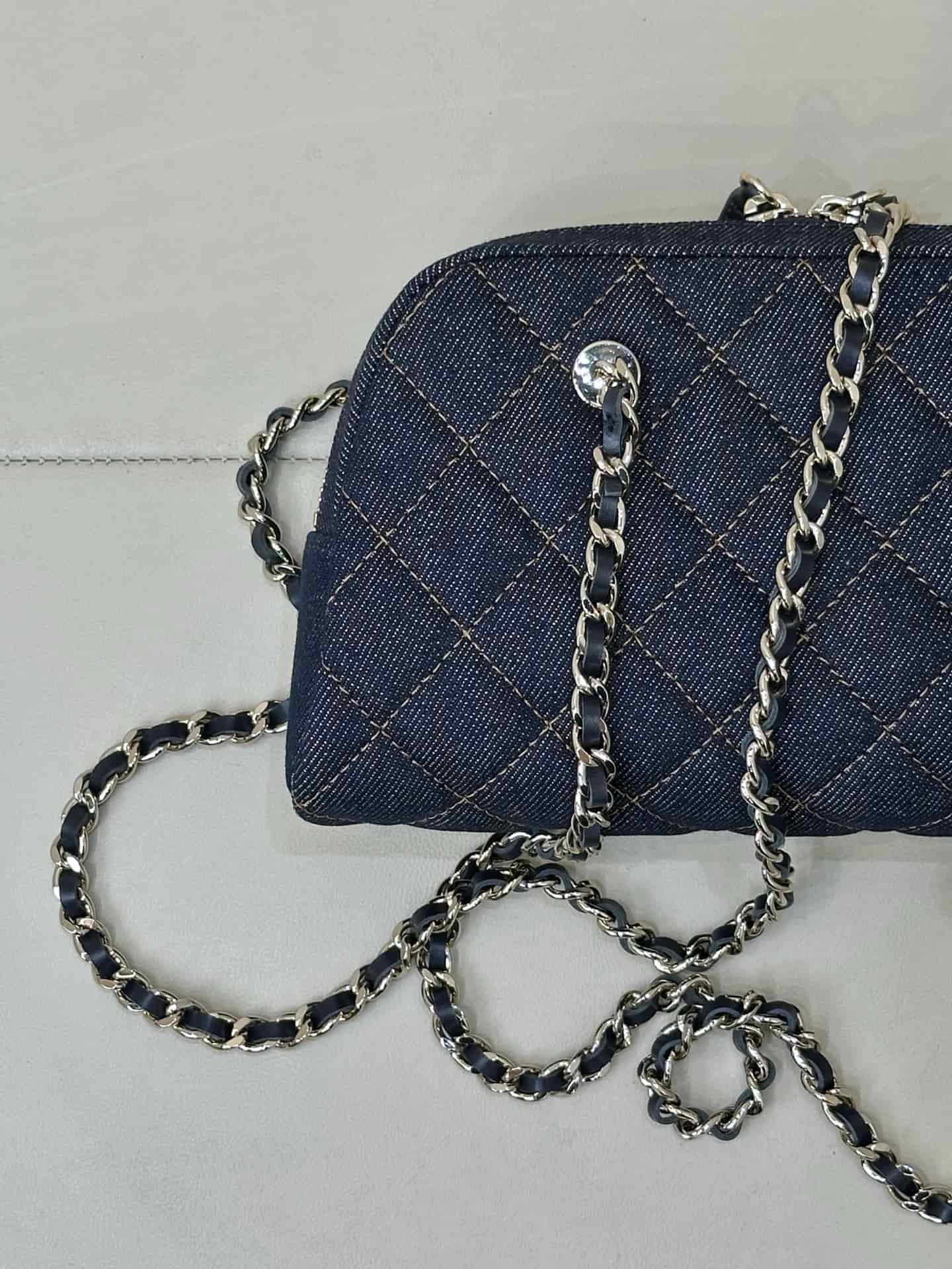 Chanel Clutch with chain Denim & Gold-Tone Metal Dark Blue AP5092 TOP