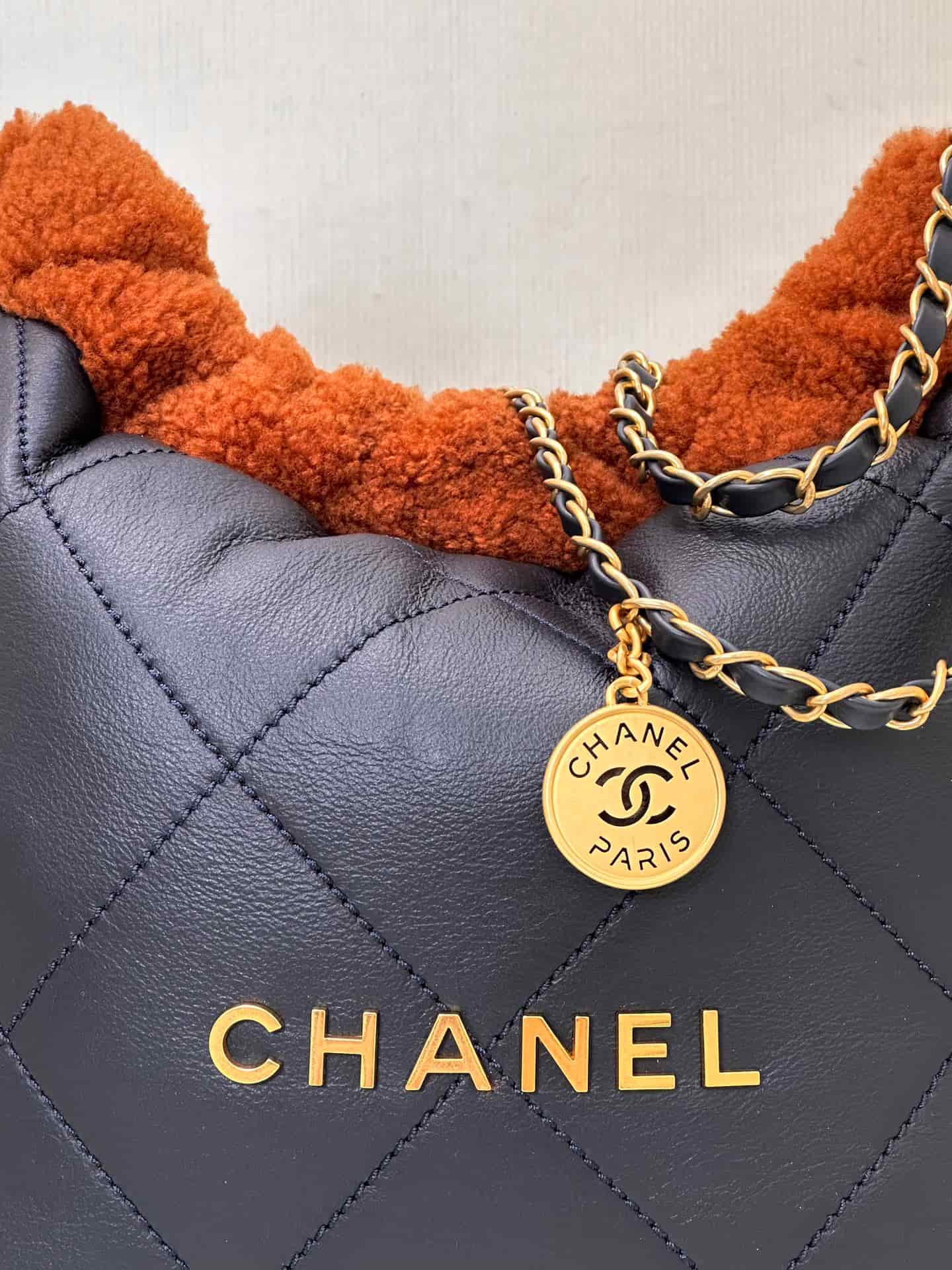 Chanel 22 Small handbag Shiny Calfskin Shearling & Gold-tone metal AS3260 Black with Brown TOP