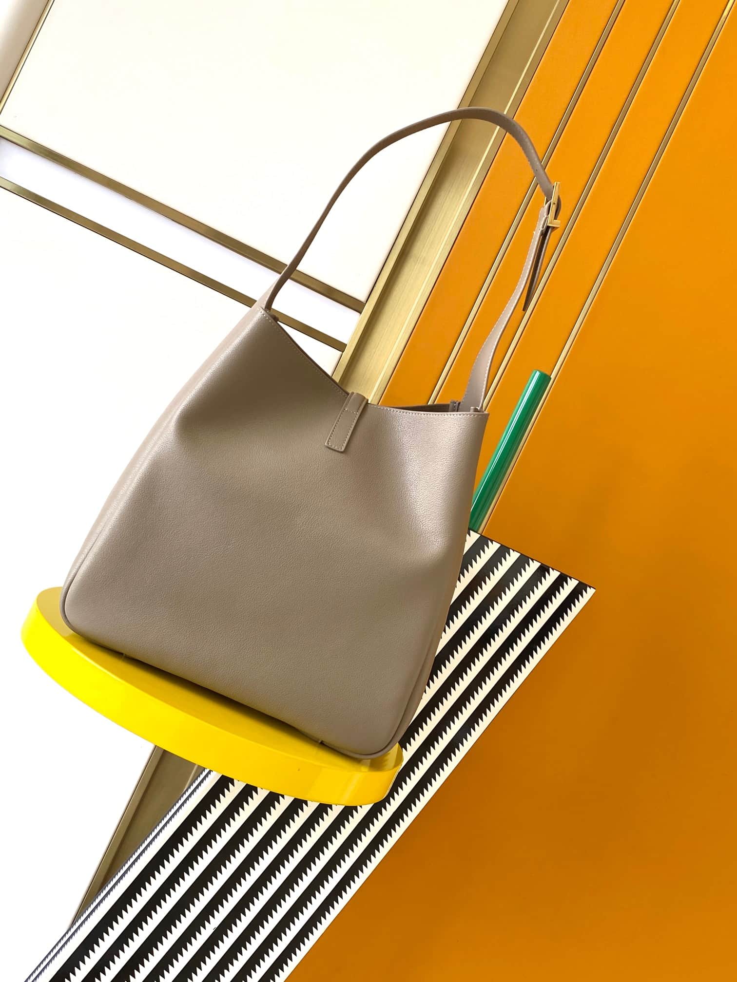 LE 5 À 7 SUPPLE LARGE HOBO BAG LEATHER High