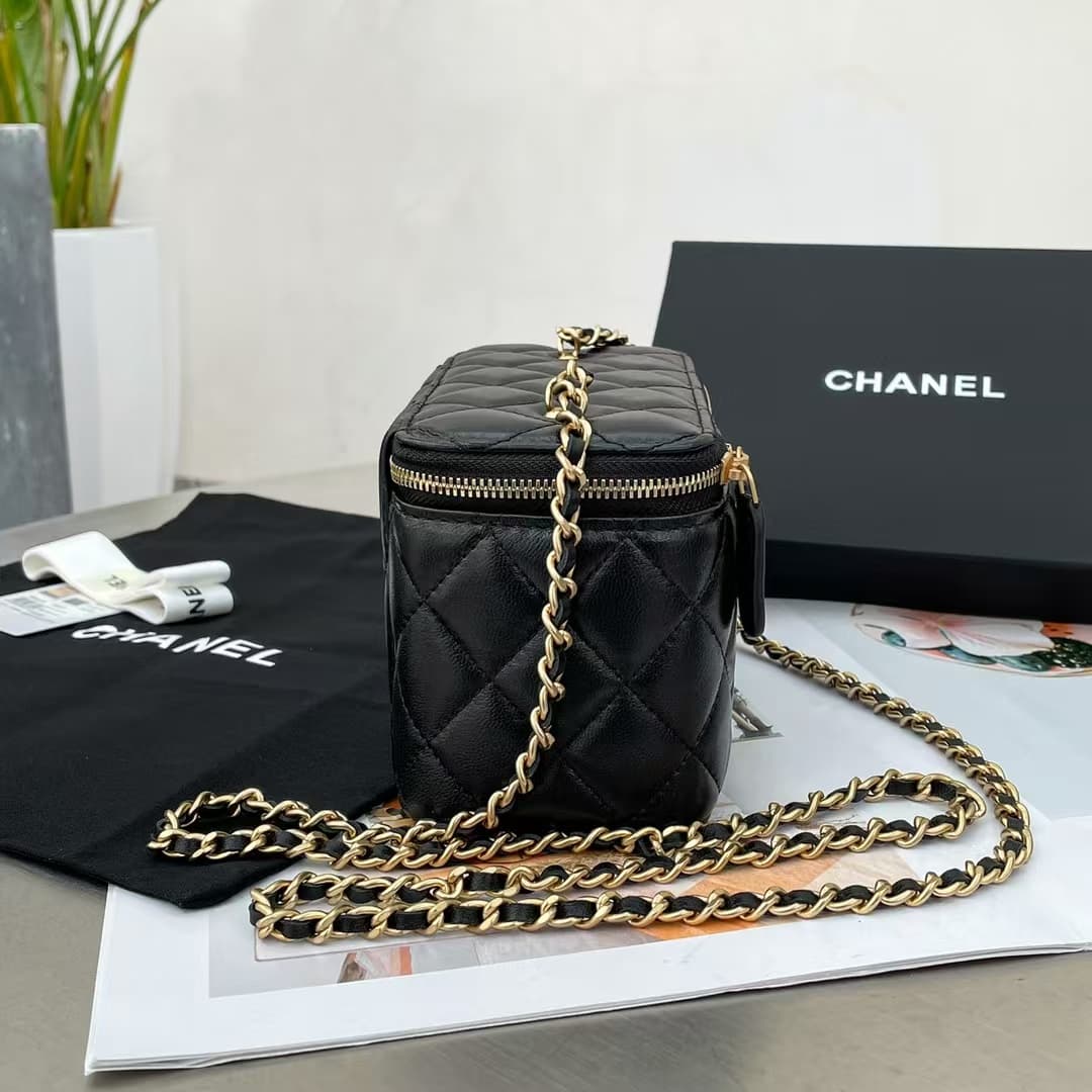 Chanel Vanity with Chain AP3940 Lambskin Black A