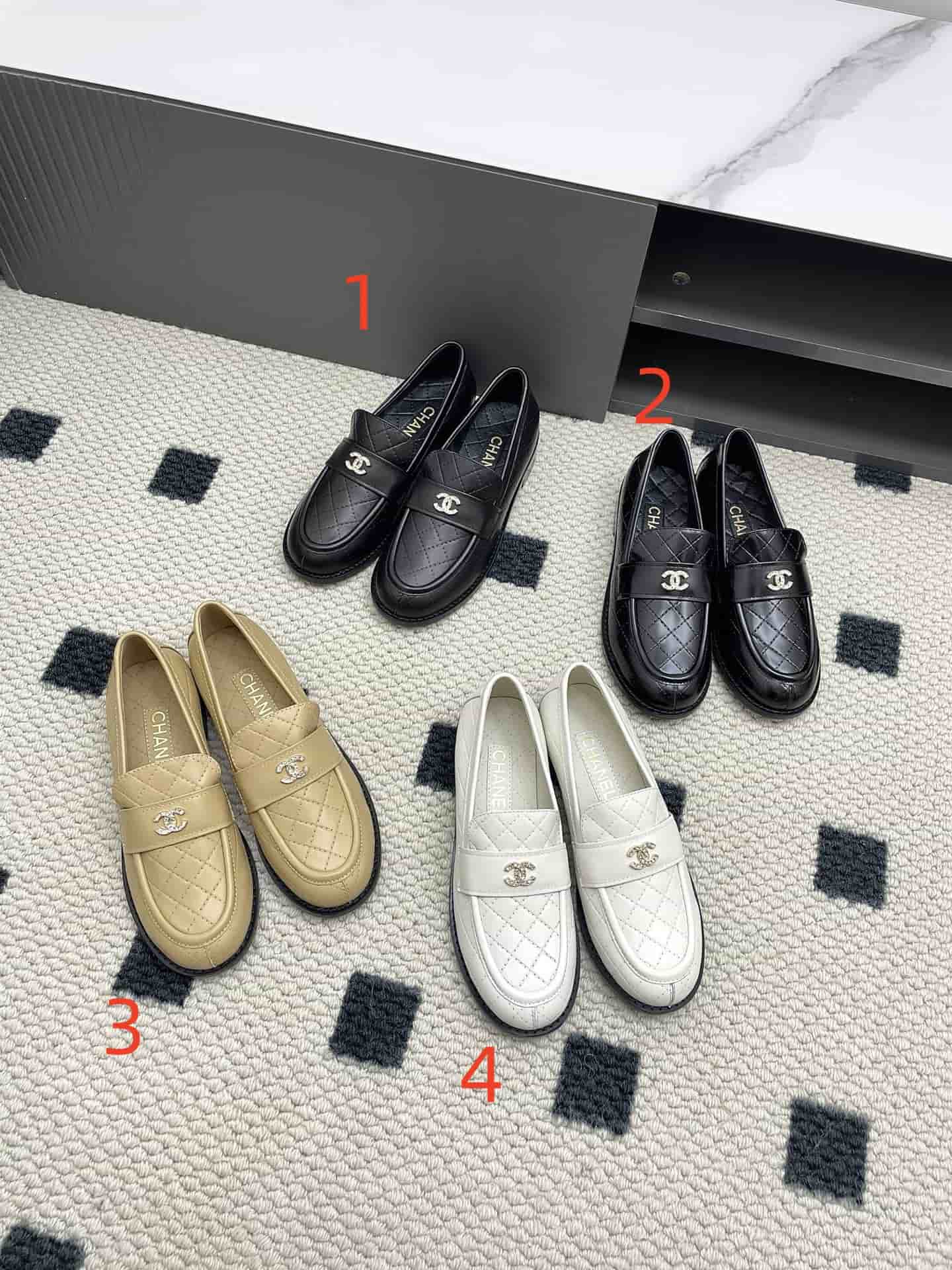 Chanel Interlocking CC Logo Leather Loafers shoes Women