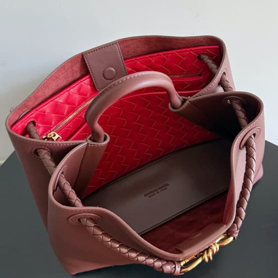 BV Andiamo Large tote bag in Claret calfskin leather TOP