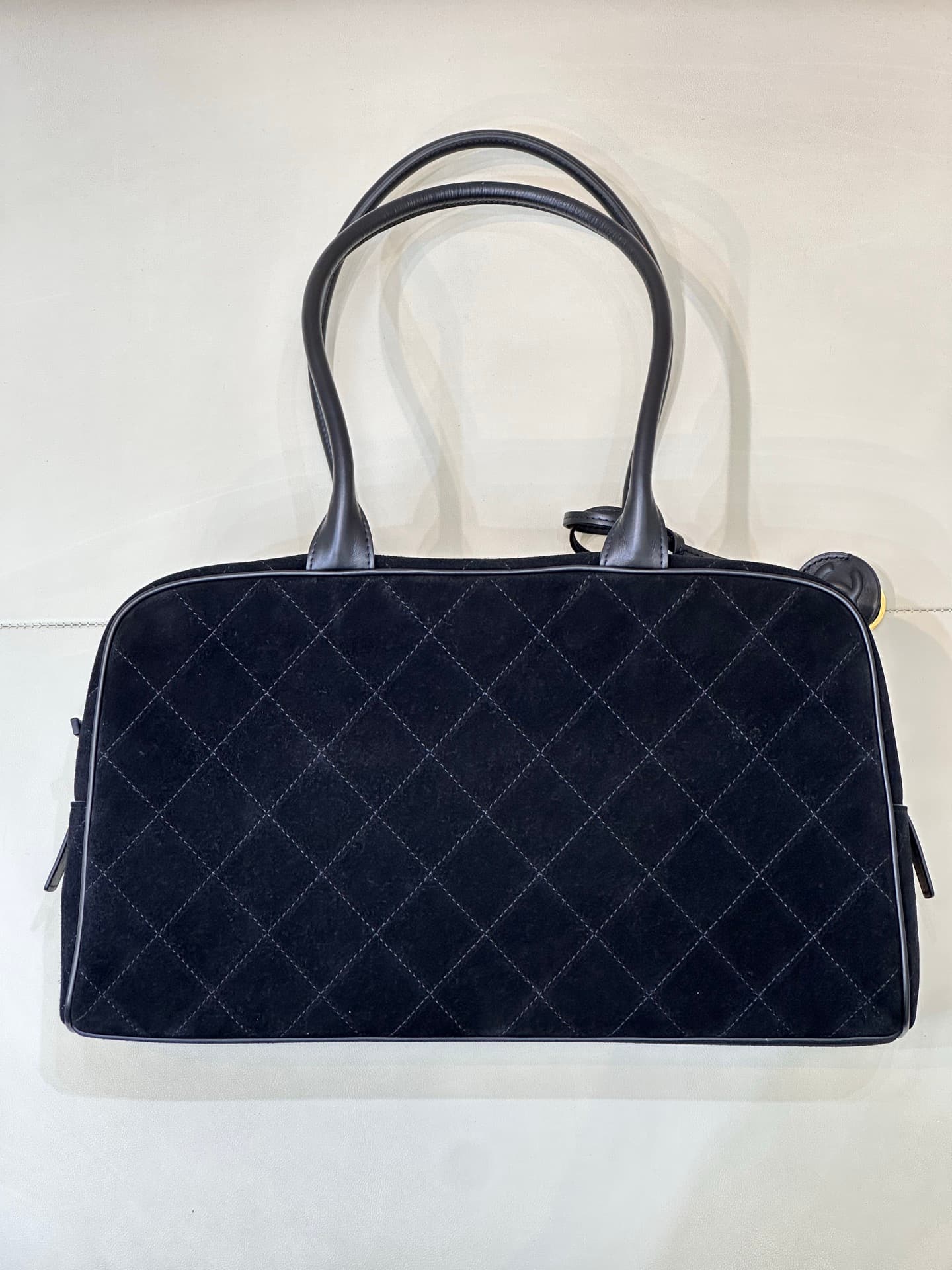 Chanel Maxi bowling bag Suede calfskin & Gold-Tone Metal Black AS6211 TOP
