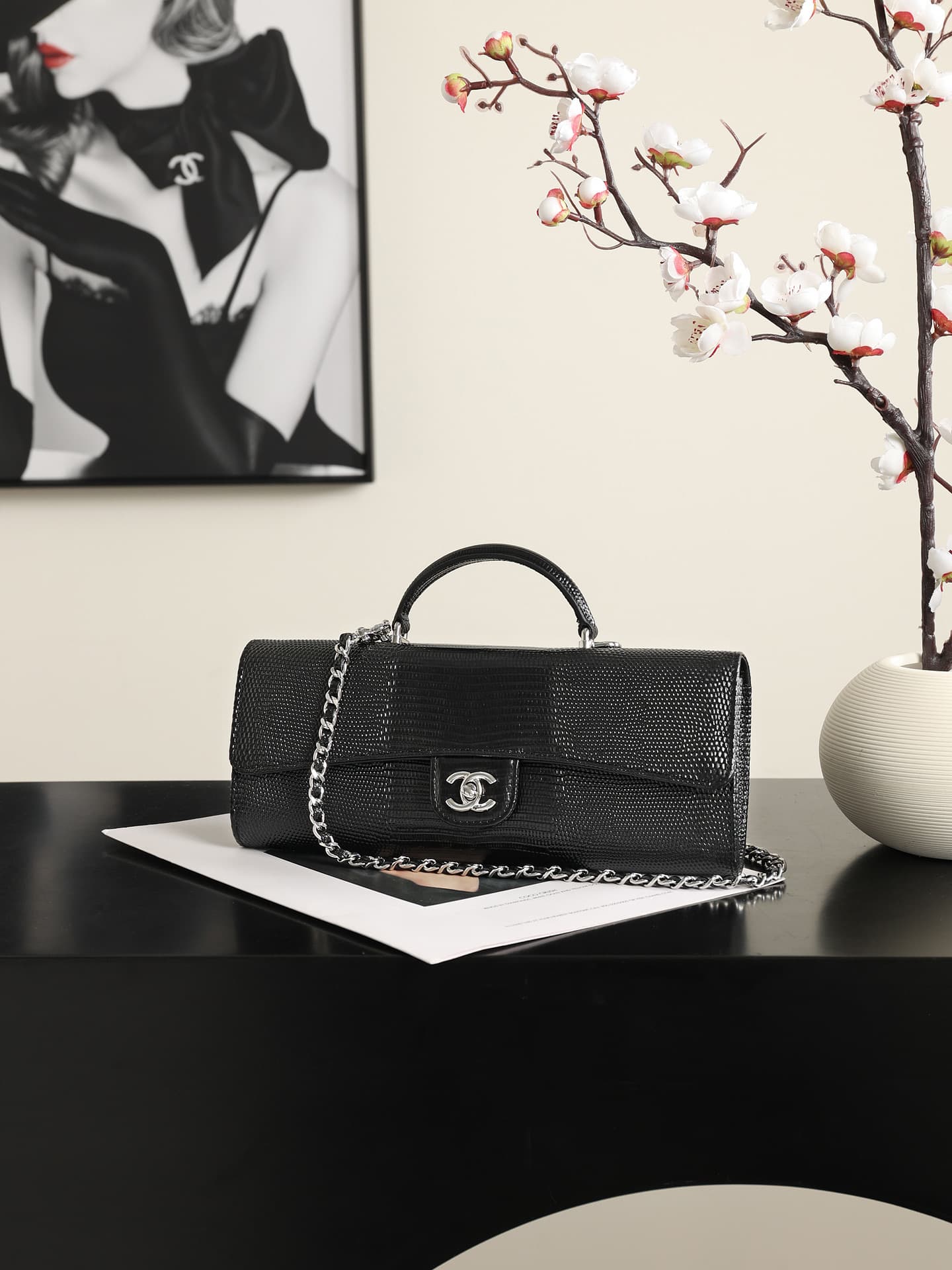 Chanel Clutch with chain Lizard Embossed Calfskin & Silver-Tone Metal Black AP5280 A