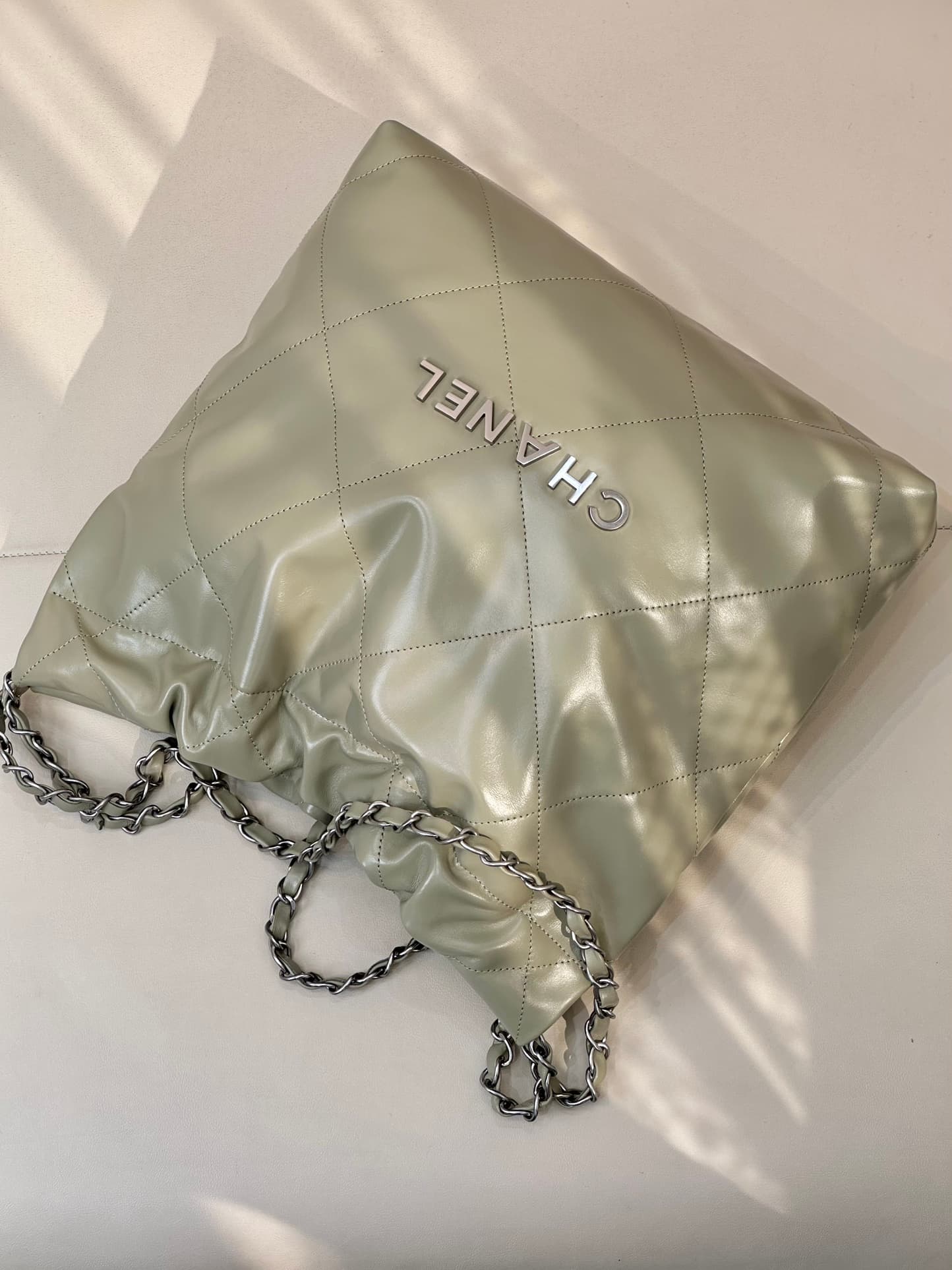 Chanel 22 Small handbag Shiny calfskin & silver-tone metal AS3260 Green TOP