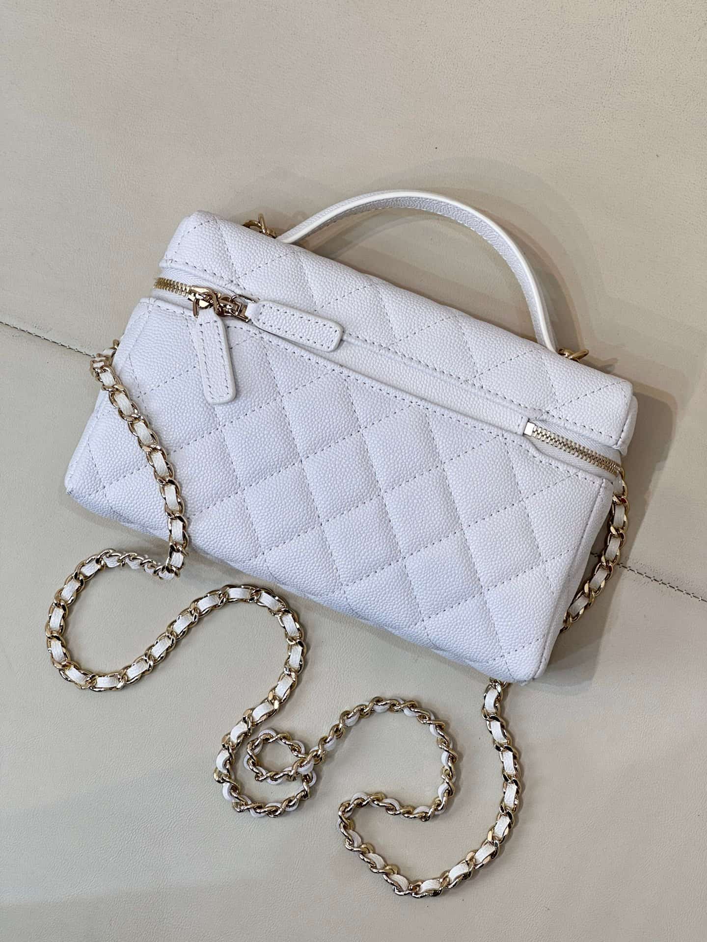 Chanel Classic Vanity with Chain Grained Calfskin & Gold-Tone Metal White AP4385 TOP
