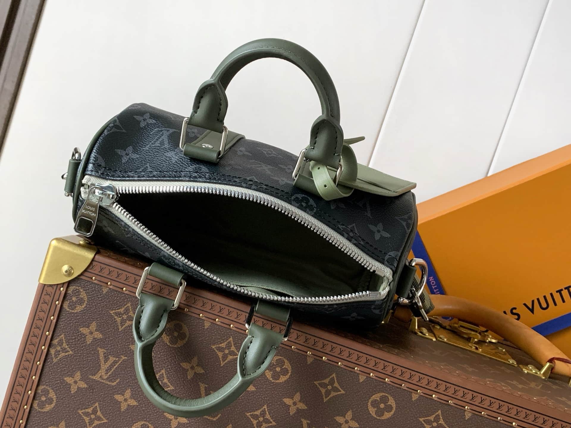 Louis Vuitton Keepall Bandoulière 25 Khaki Green Monogram Eclipse coated canvas M28638 High