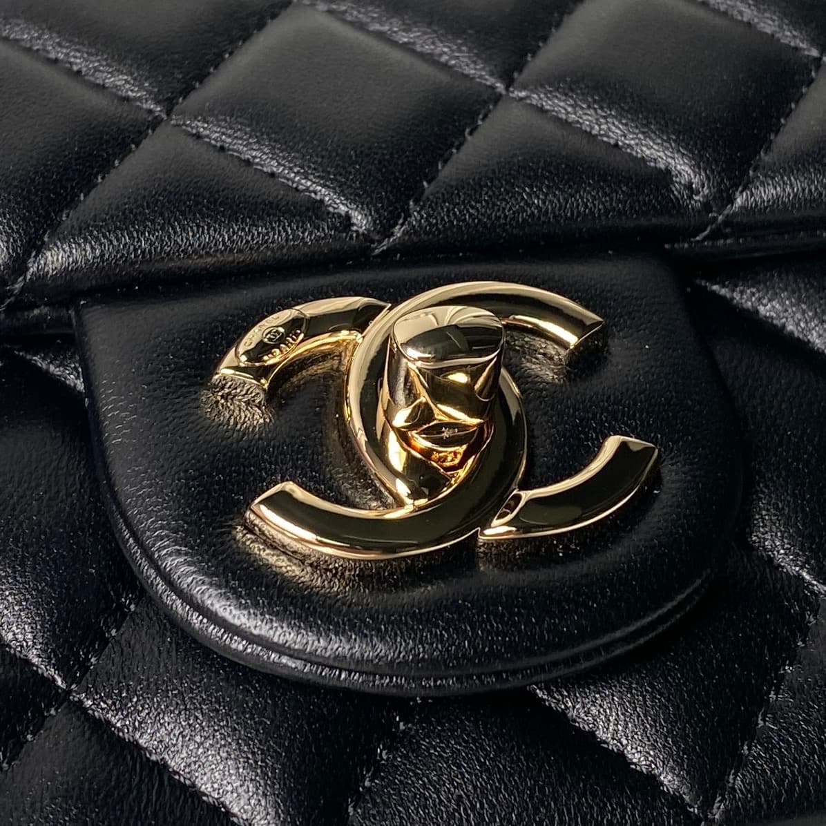 Chanel Classic Flap Bag Lambskin & Gold-Tone Metal AS5759 Black A