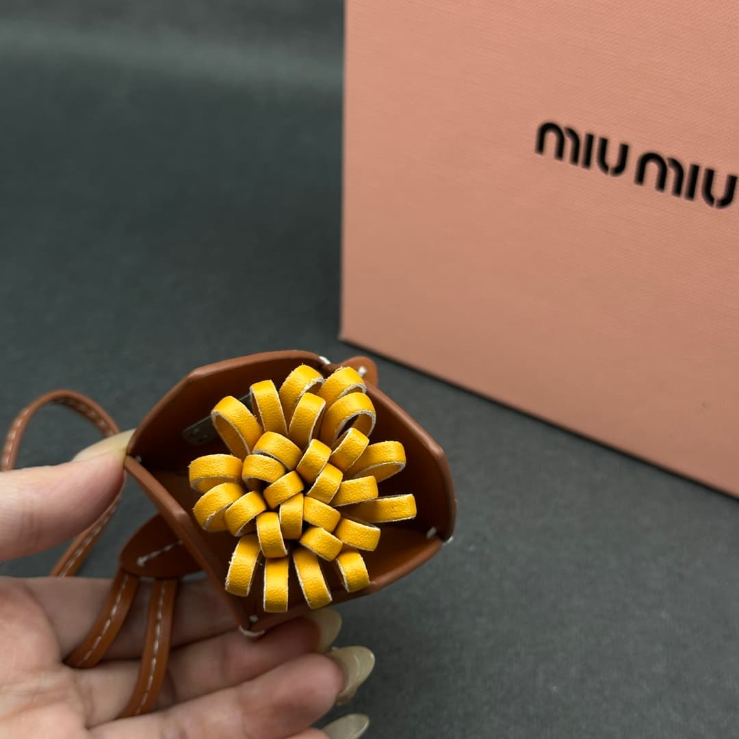 Miu Miu flower Logo-Lettering Leather Bag Charm