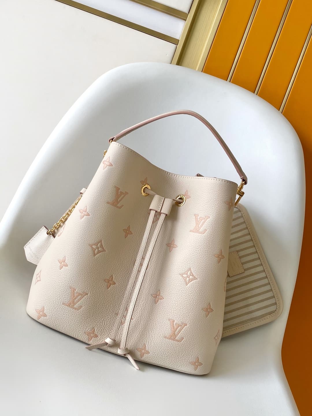 Louis Vuitton NéoNoé MM Eden Debossed grained cowhide leather M14401 High