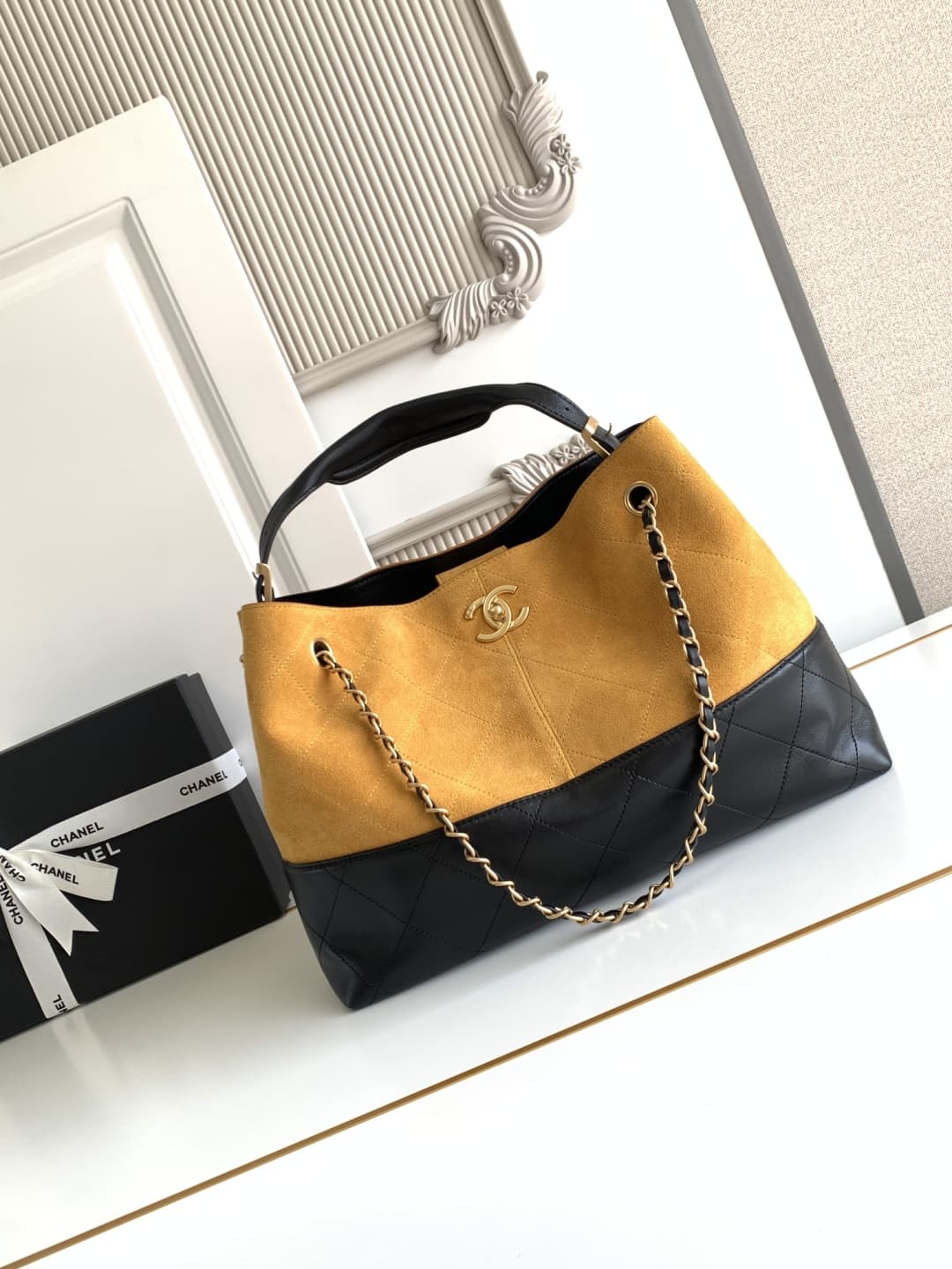 Small Shopping Bag Suede Calfskin, Shiny Lambskin & Gold-Tone Metal AS5634 A