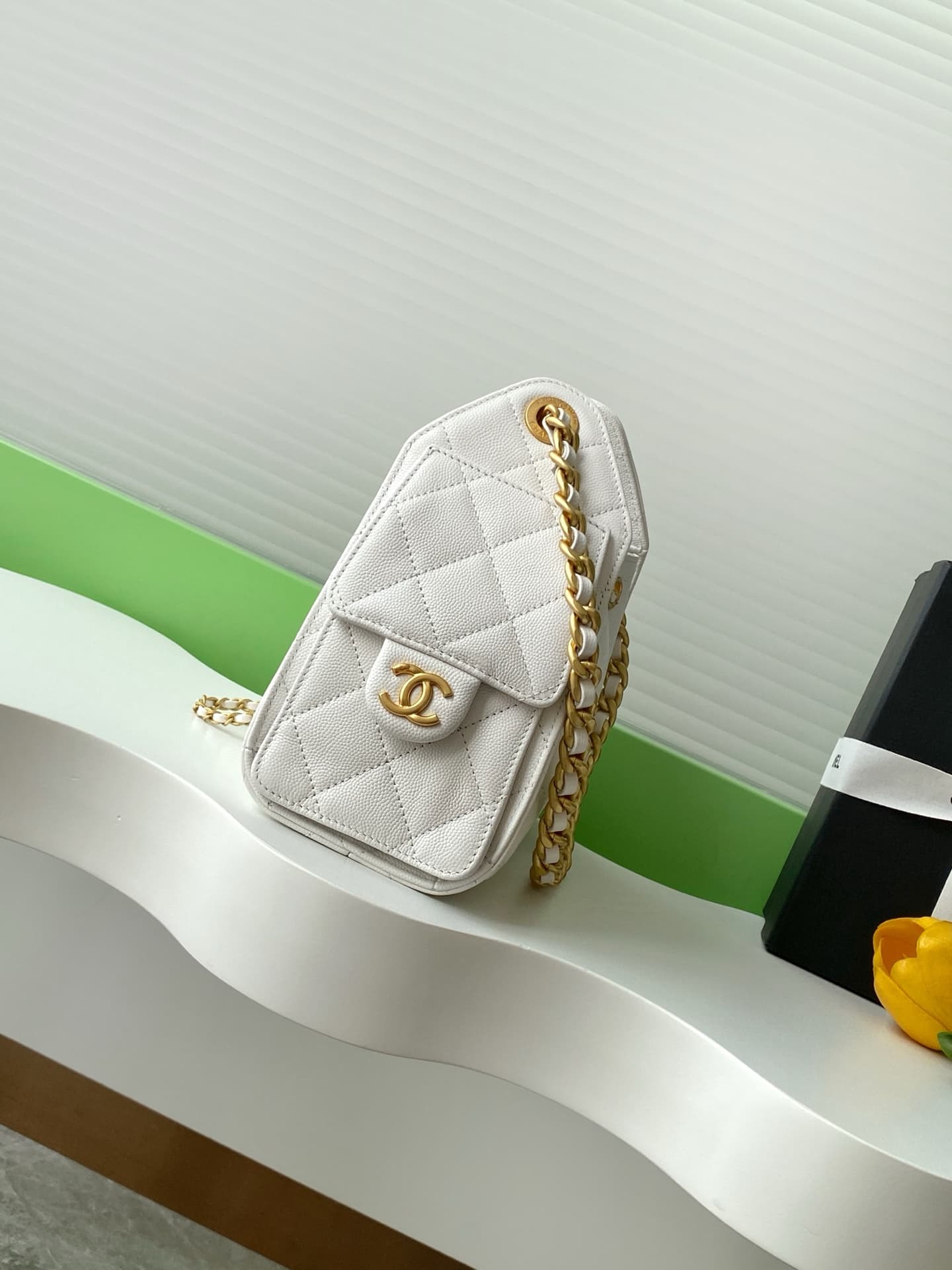 Chanel 25 Mini Hobo handbag AS5631 Grained calfskin & gold-tone metal White A