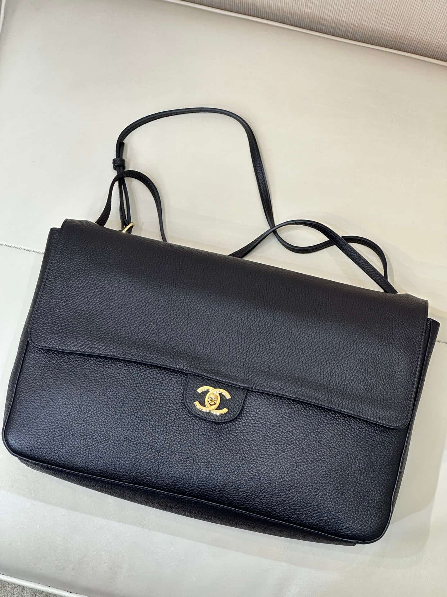 Chanel Maxi Flapbag Grained Calfskin & Gold Metal Black AS6233 TOP