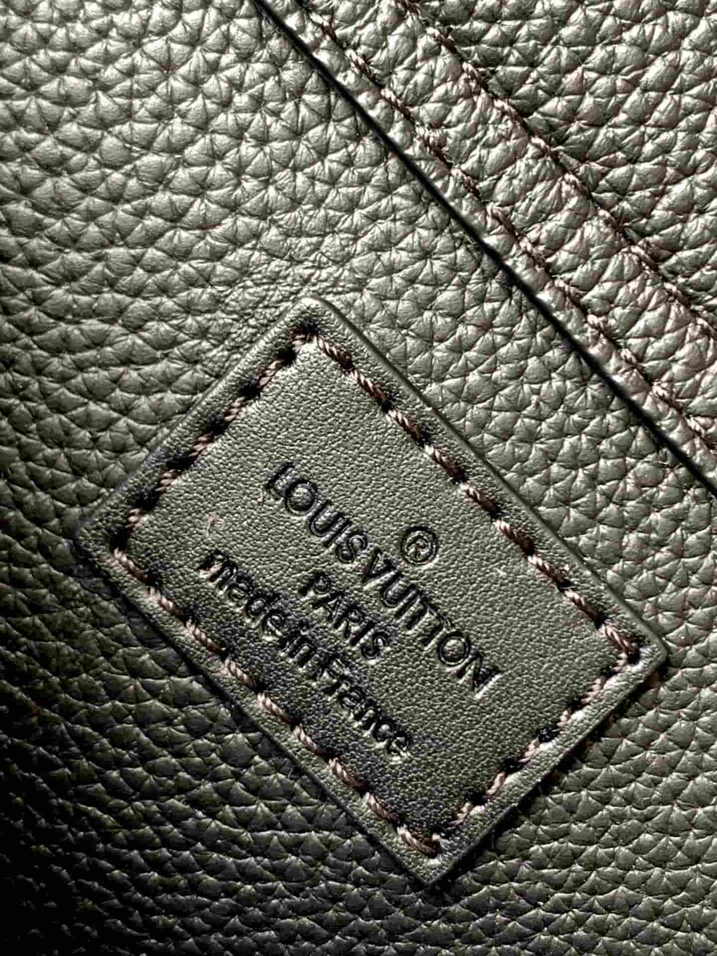 Louis Vuitton Aerogram Takeoff Sling bag Black Cowhide Leather M21364 High