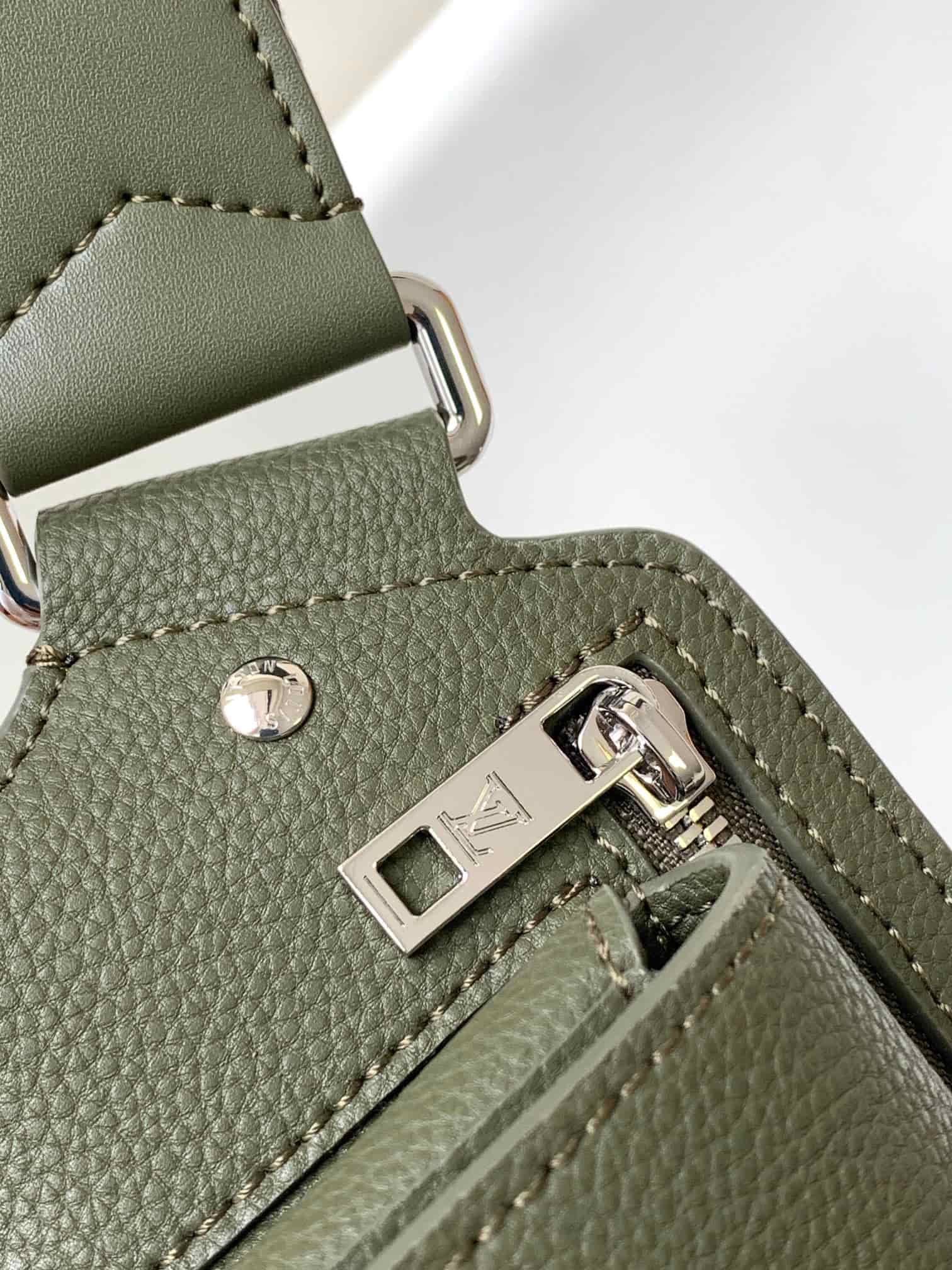 Louis Vuitton Aerogram Takeoff Sling bag Olive Green Cowhide Leather M21364 High