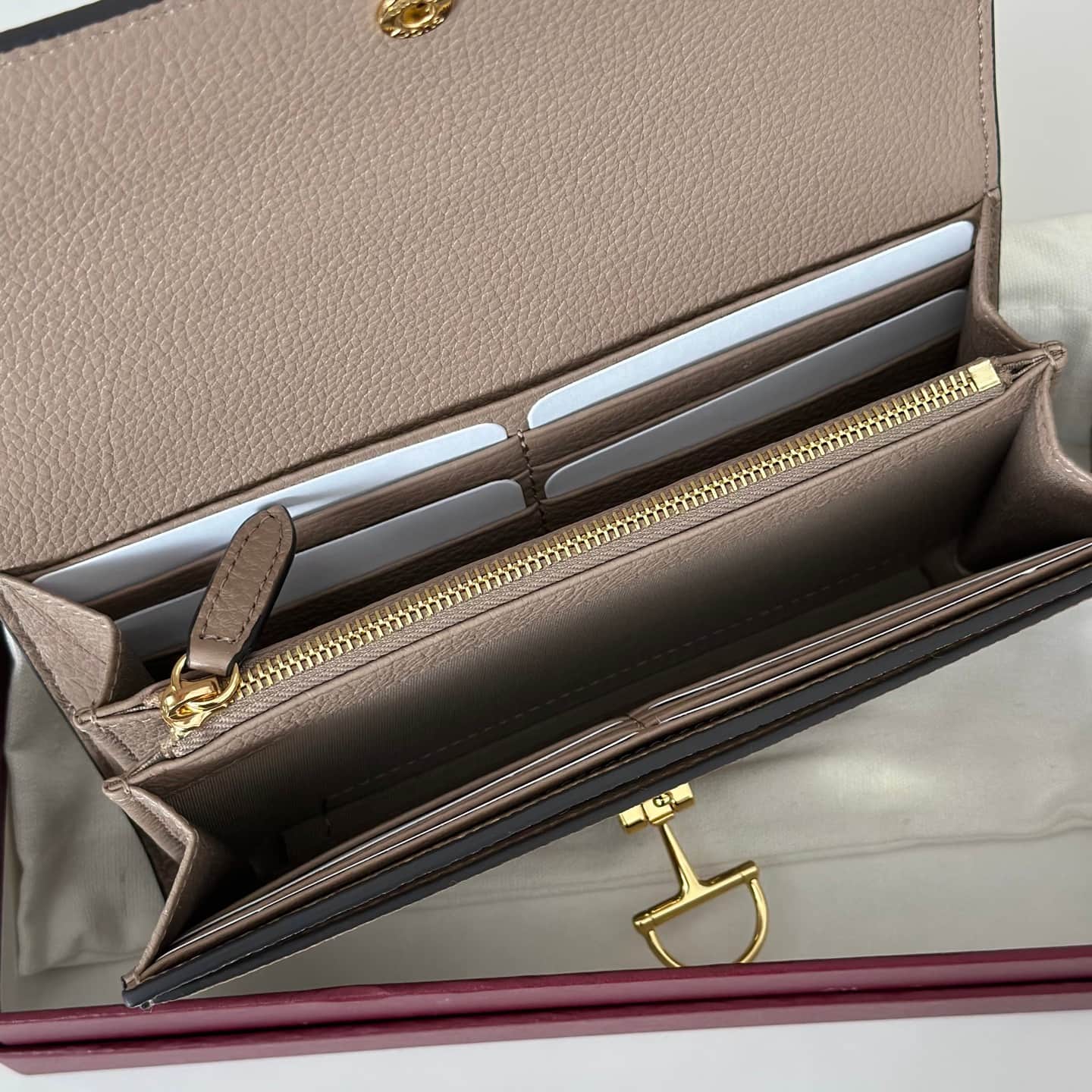 Gucci Softbit continental wallet ‎828147 Light Grey High