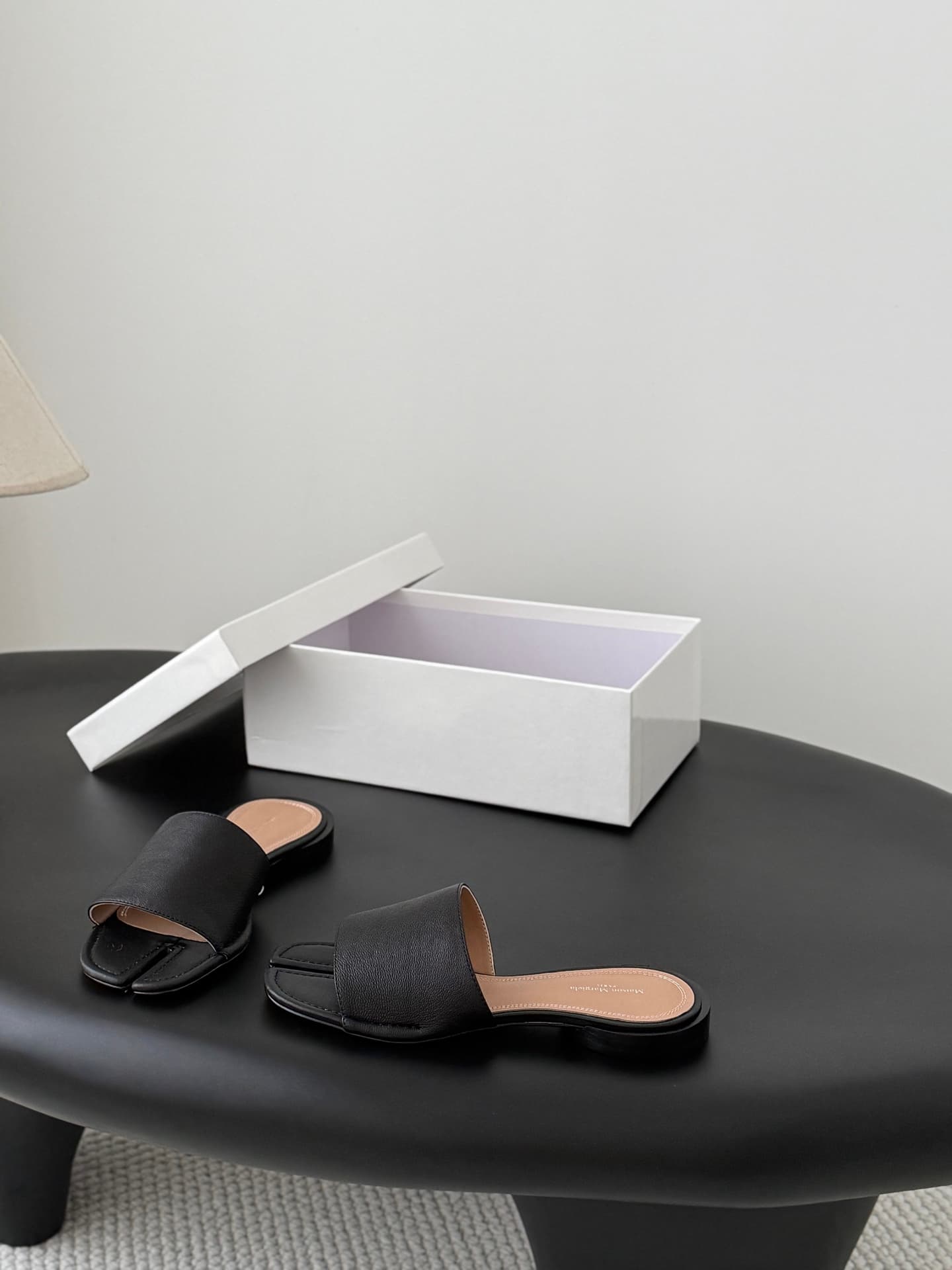 Maison Margiela Split-Toe Tabi Flat Leather Sandals Women