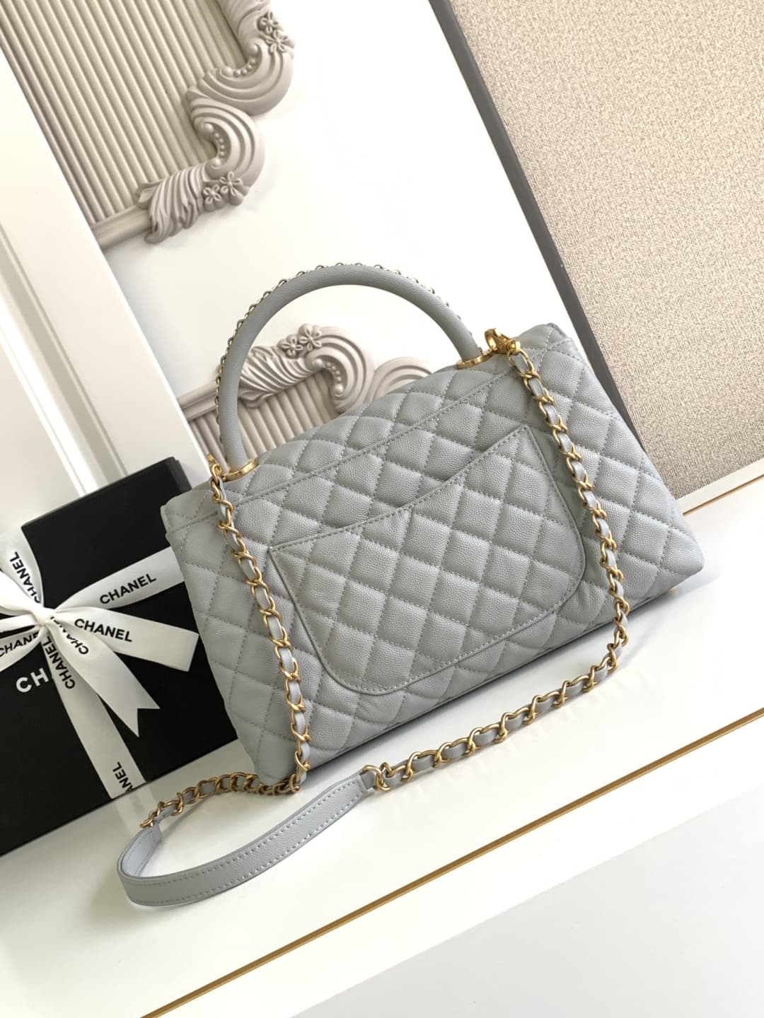 Medium FLAP BAG WITH TOP HANDLE Grained Calfskin A92991 Grey-binding Gold Metal A
