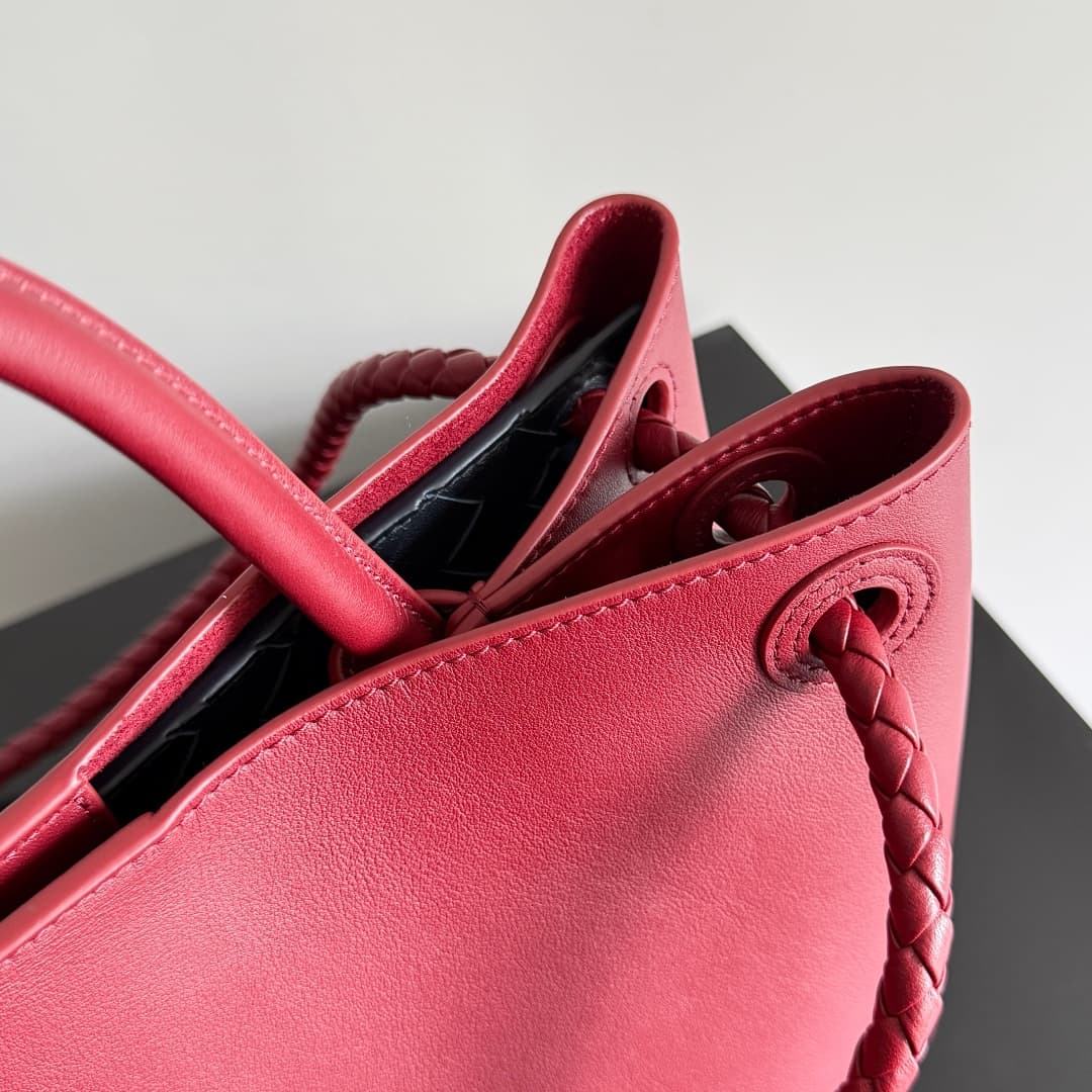 Bottega Veneta Andiamo tote bag in red calfskin leather TOP