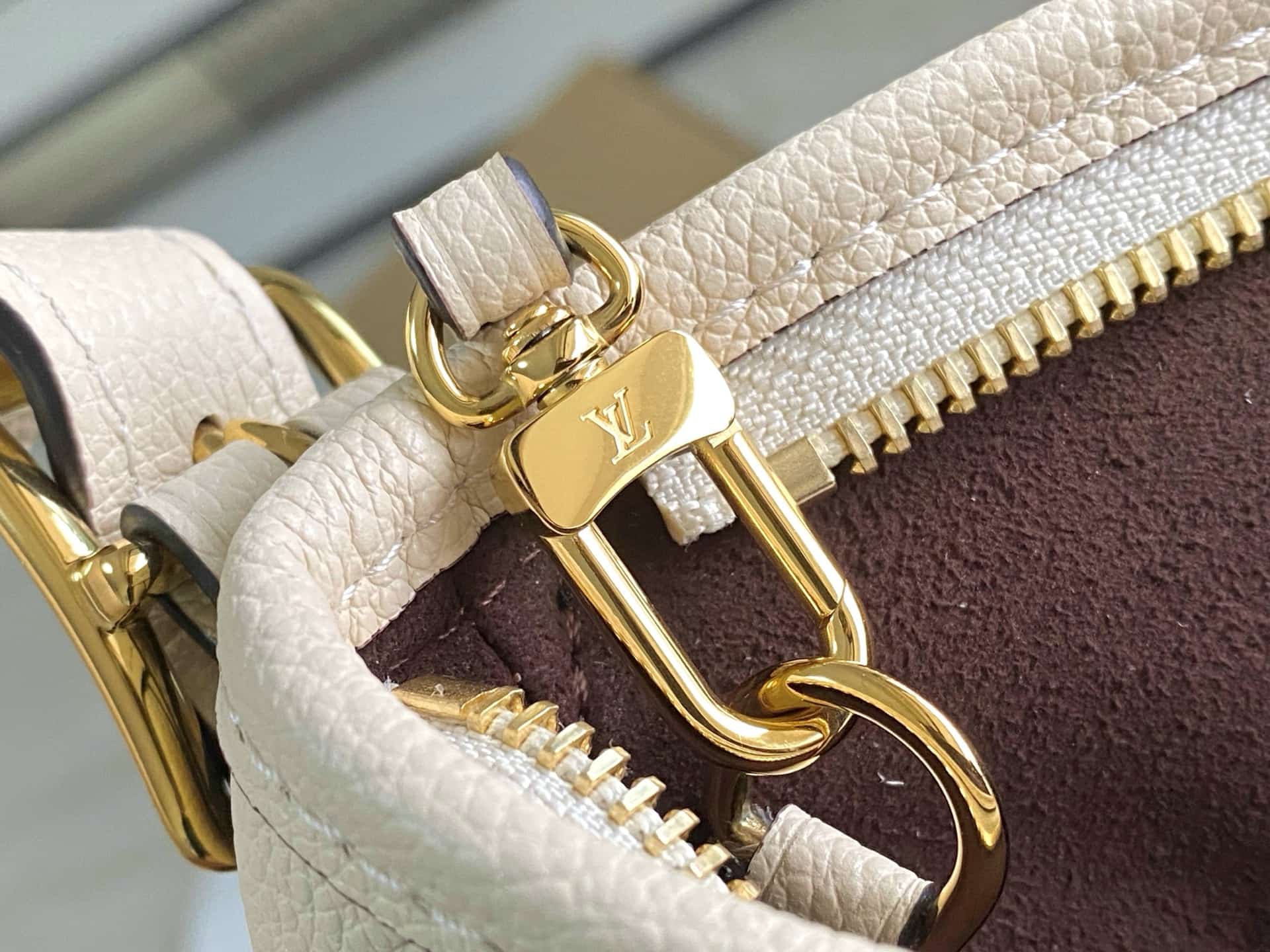 Louis Vuitton CARRYALL PM Crème Beige Embossed supple grained cowhide leather M46293 TOP