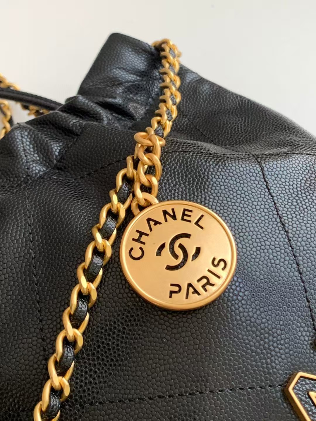 Chanel 22 MINI HANDBAG Shiny Grained Calfskin, Enamel & Gold-Tone Metal Black AS3980 High