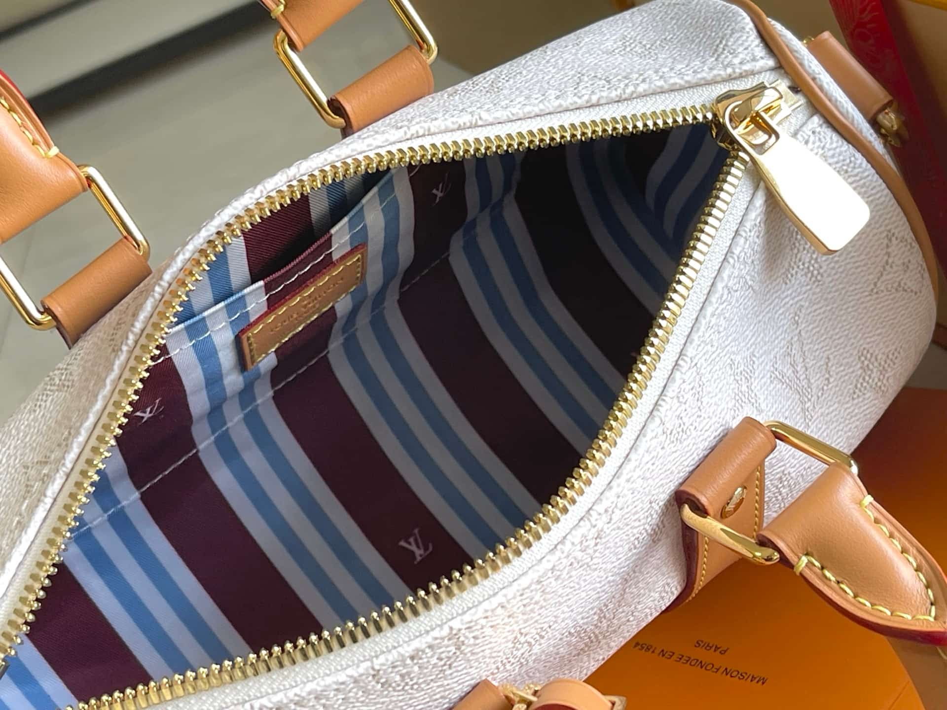 Louis Vuitton Keepall Bandoulière 25 Off-white M15076 TOP