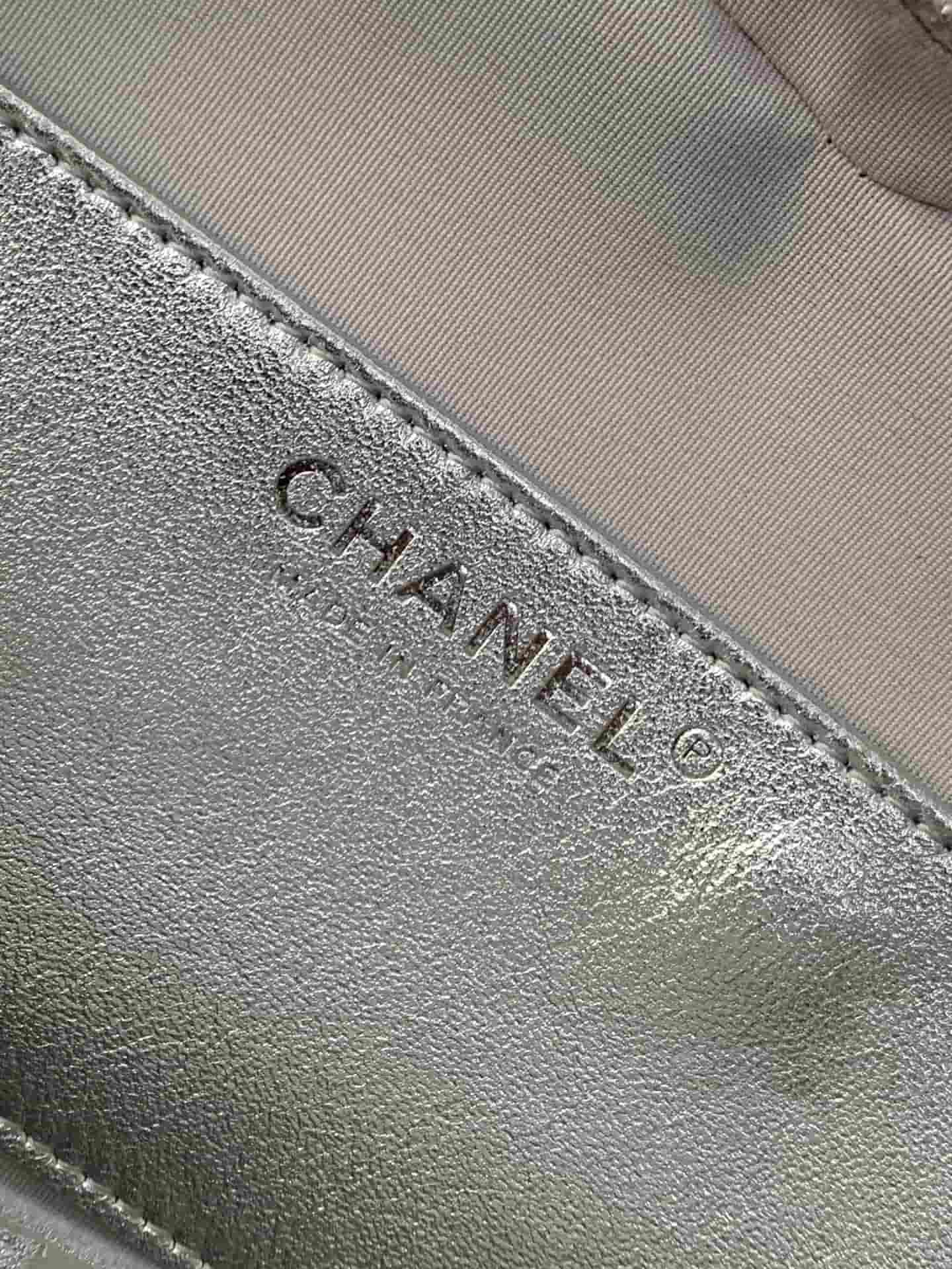 Chanel HEART BAG Lambskin & Silver-Tone Metal AS3191 A